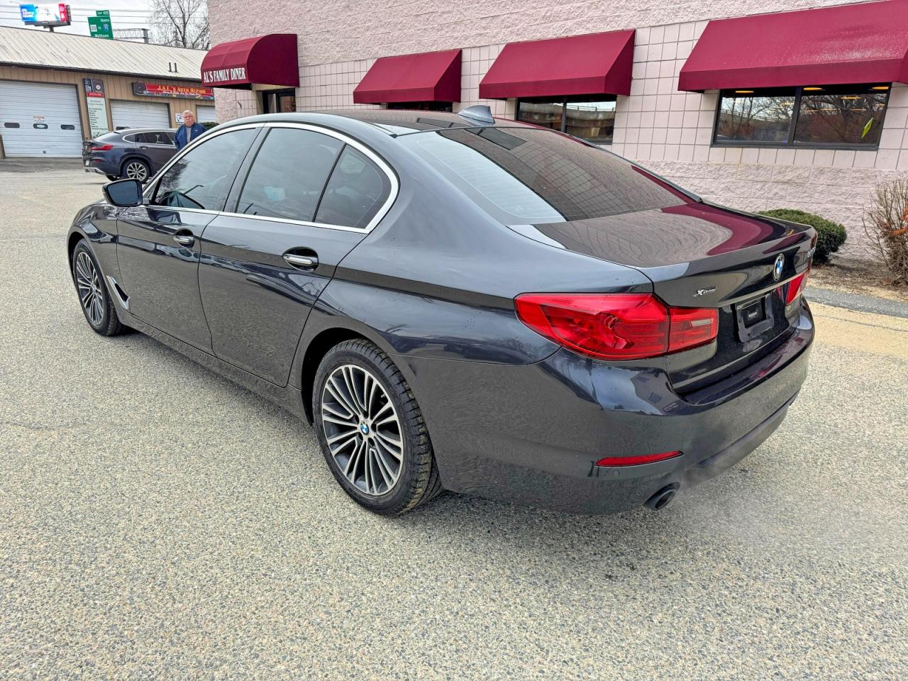 2018 BMW 5 series VIN WBAJA7C5XJWA73151 photo 3