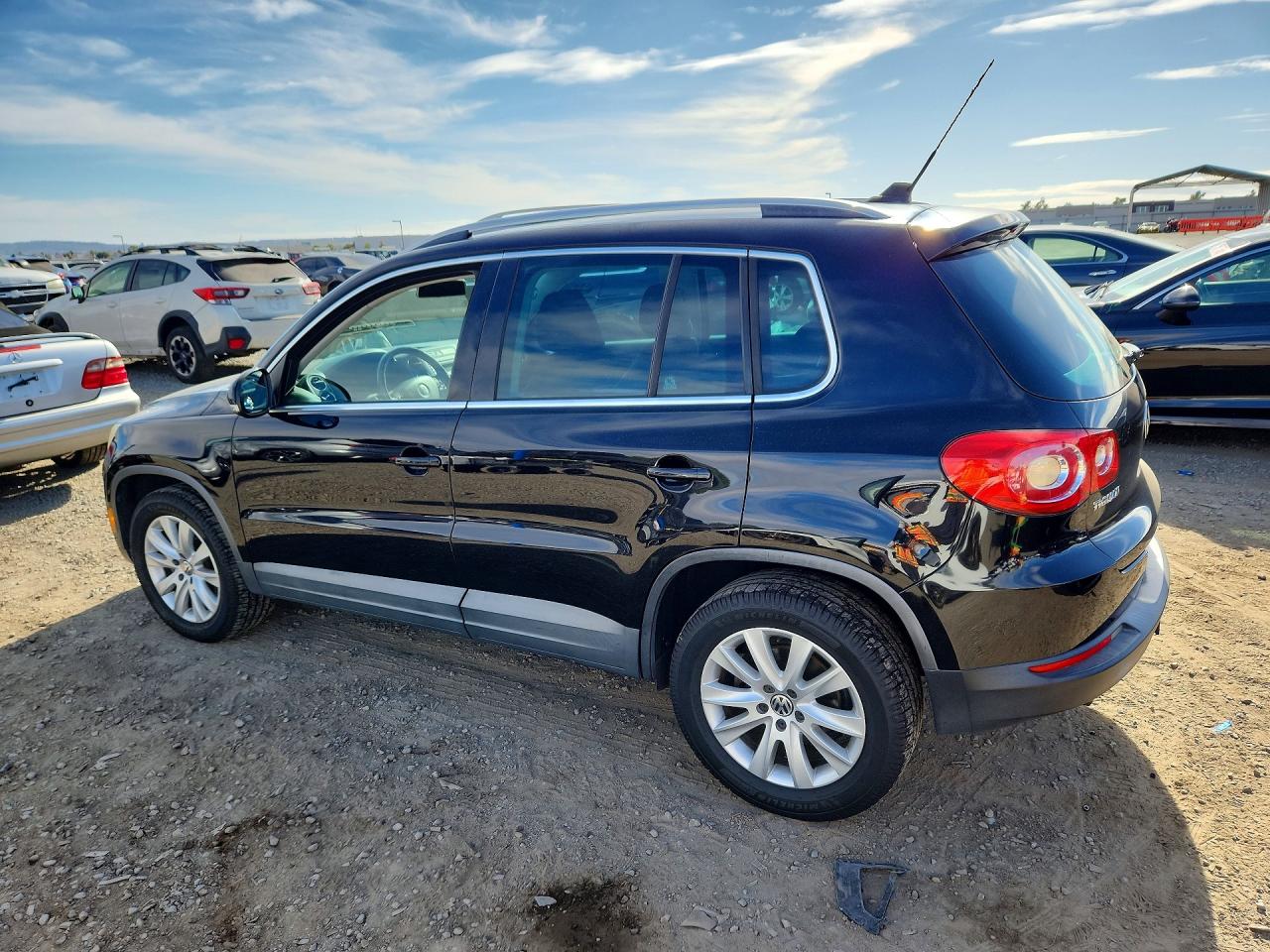 2009 VOLKSWAGEN Tiguan VIN WVGAV75N39W062680 photo 2