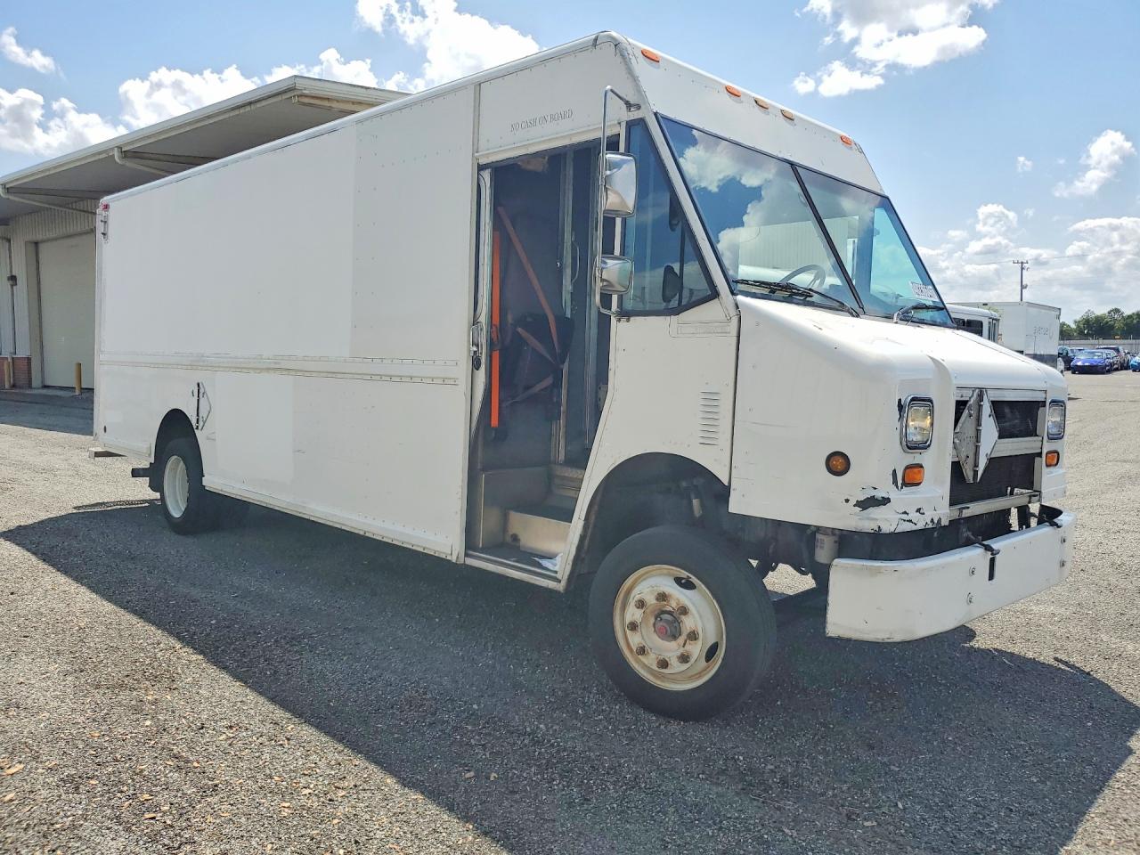2000 FREIGHTLINER All other VIN 4UZA5FAC4YCG63839 photo 4