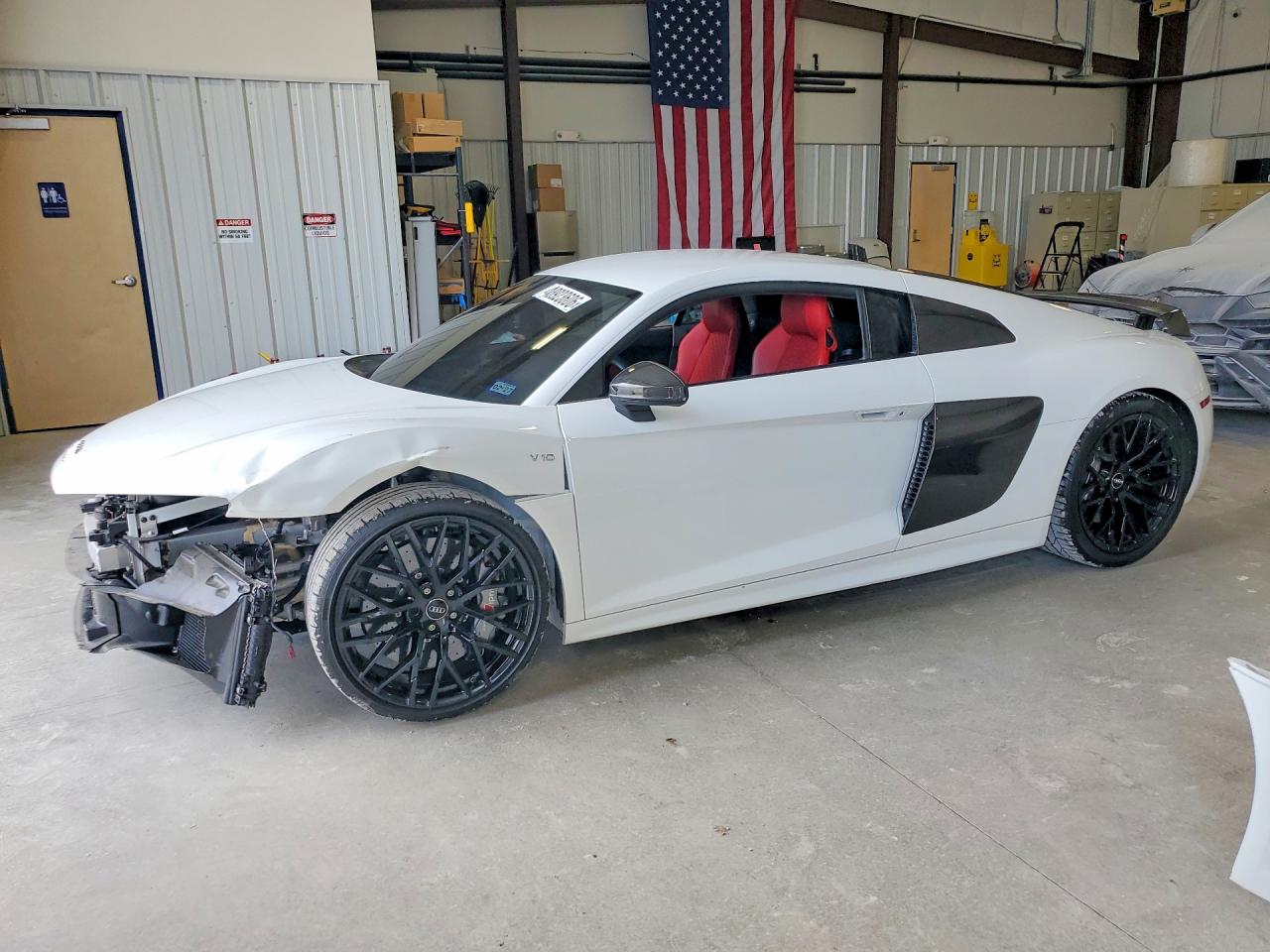 2018 Audi R8 VIN WUAKBAFXXJ7900428 photo 1
