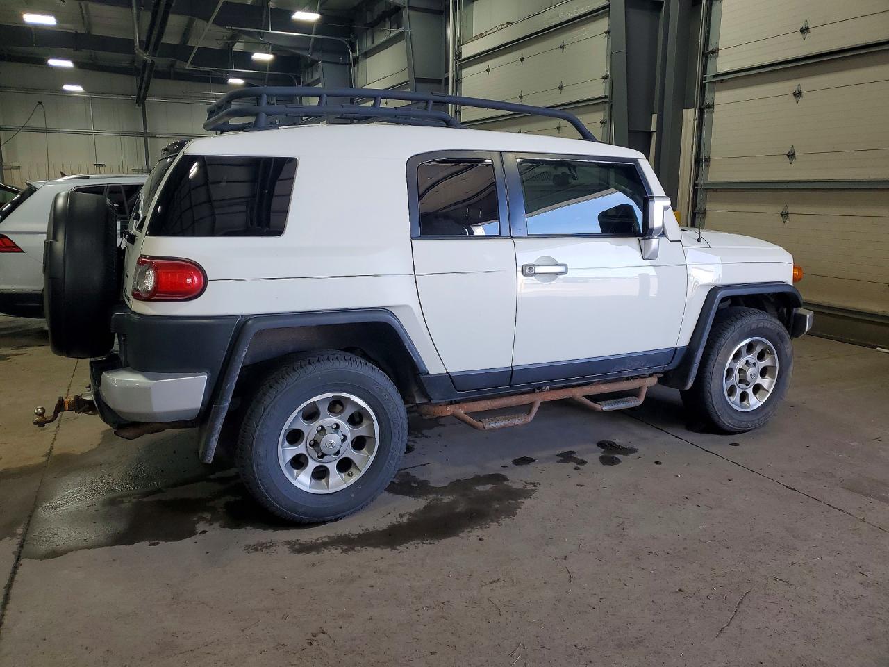 2013 Toyota Fj cruiser VIN JTEBU4BF1DK167530 photo 3