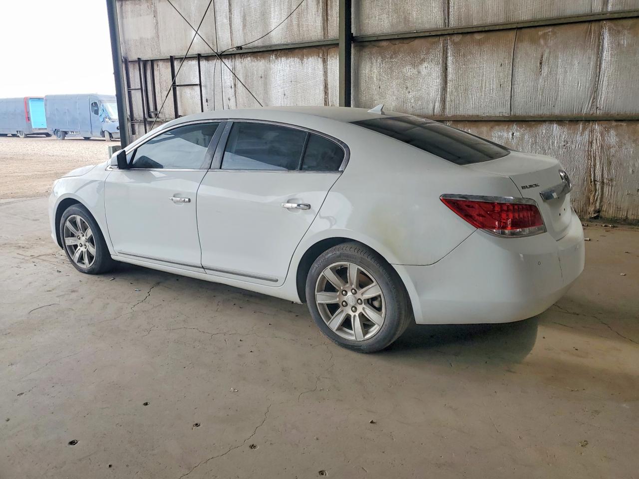 2010 Buick Lacrosse VIN 1G4GC5EG1AF200324 photo 2