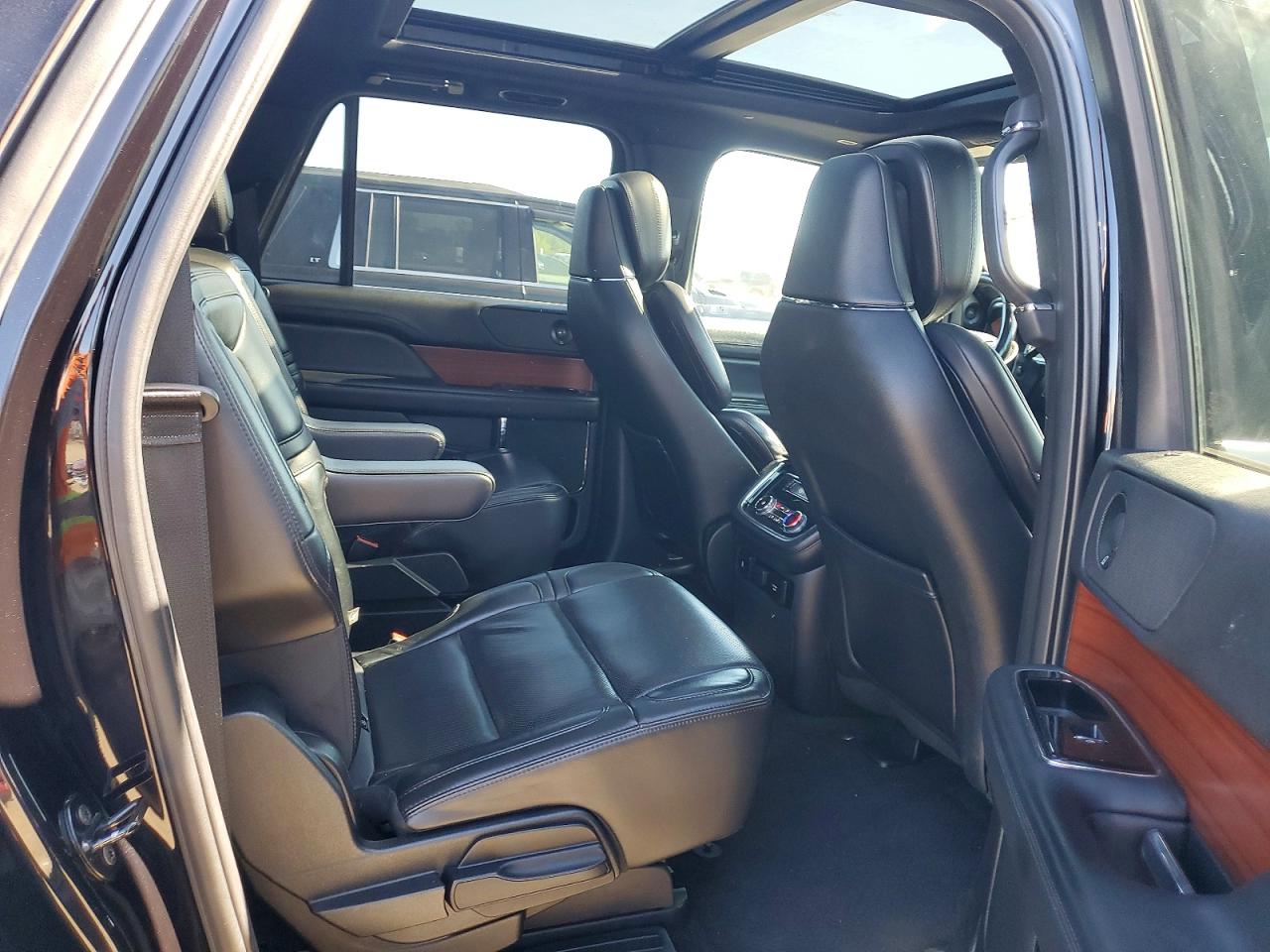 2021 Lincoln Navigator VIN 5LMJJ3LT2MEL17269 photo 11