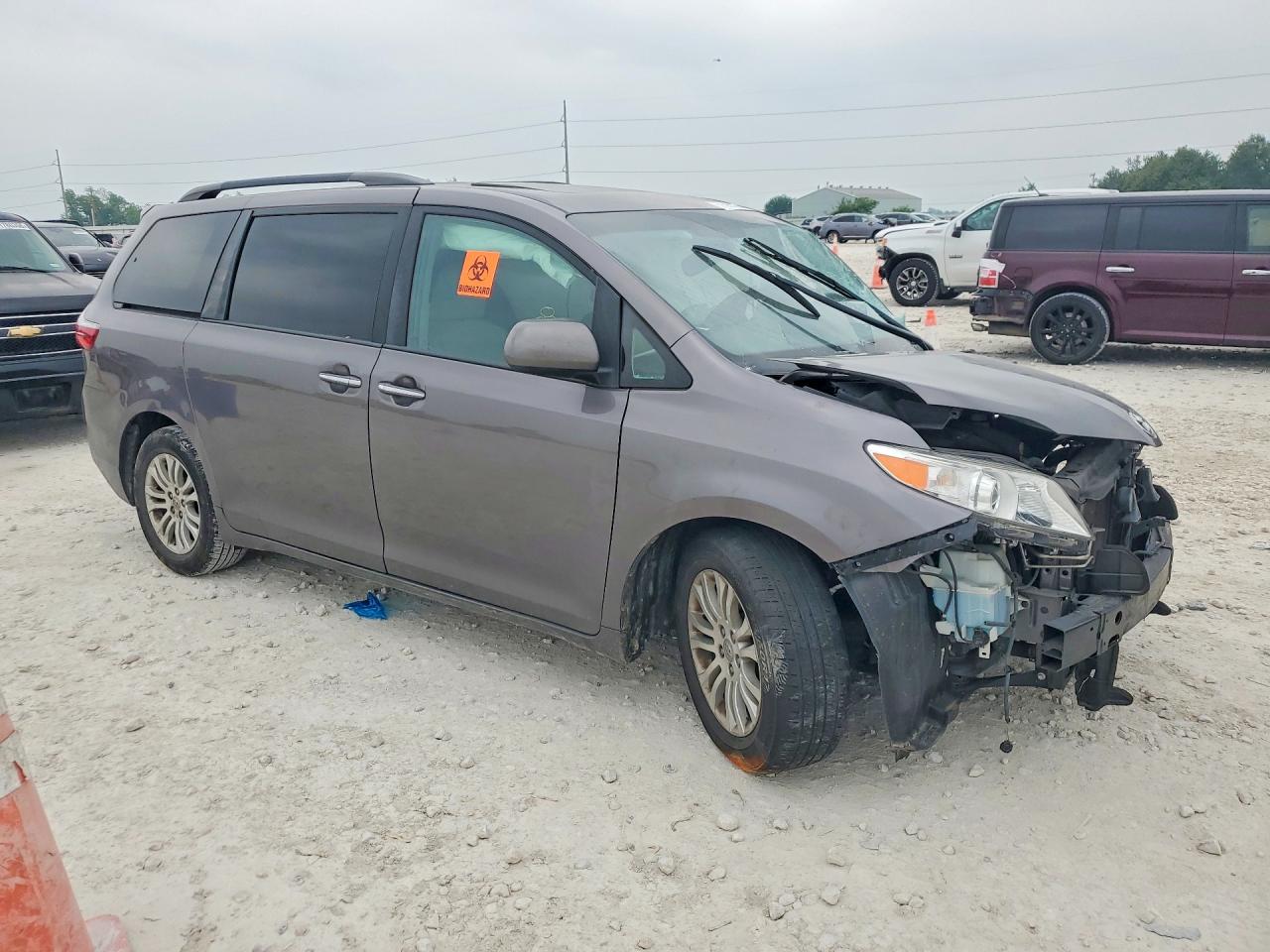 2017 Sienna VIN 5TDYZ3DC2HS798721 photo 4