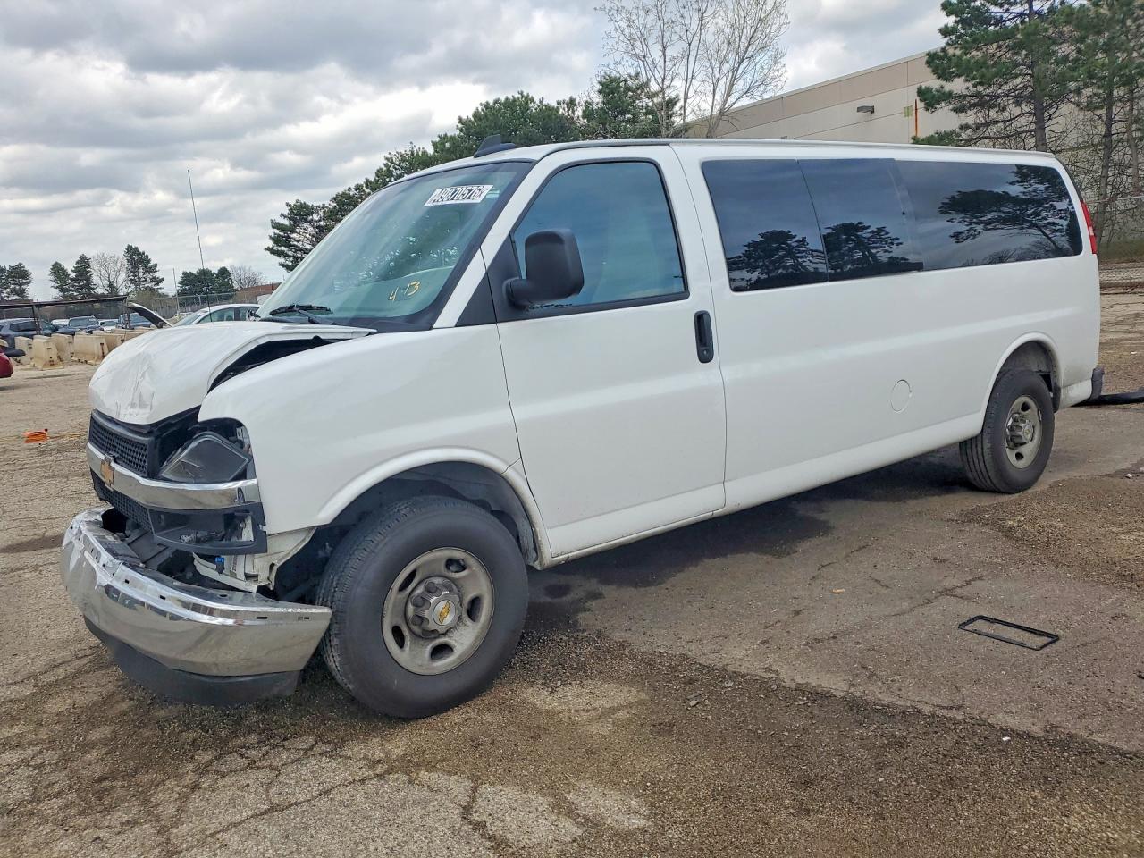 2025 Chevrolet Express VIN 1GAZGPF71S1165061 photo 1