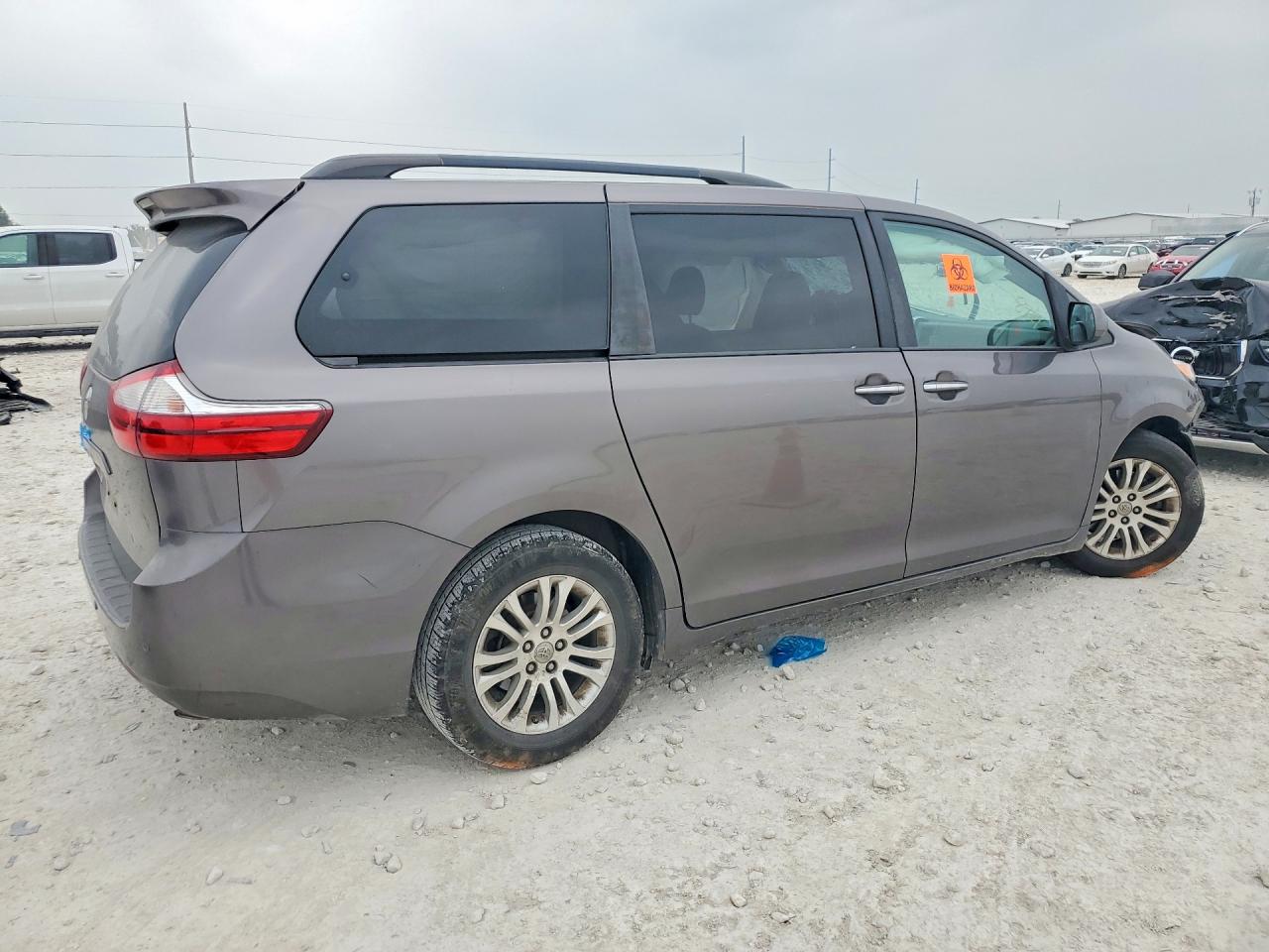 2017 Sienna VIN 5TDYZ3DC2HS798721 photo 3