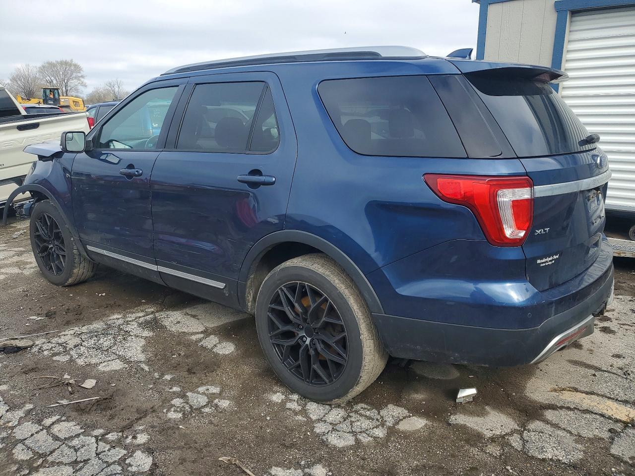 2016 Ford Explorer VIN 1FM5K8D82GGC21062 photo 2