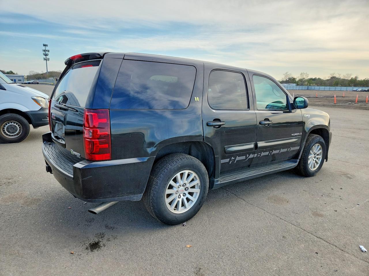 2008 GMC Yukon VIN 1GKFK13568R216982 photo 3