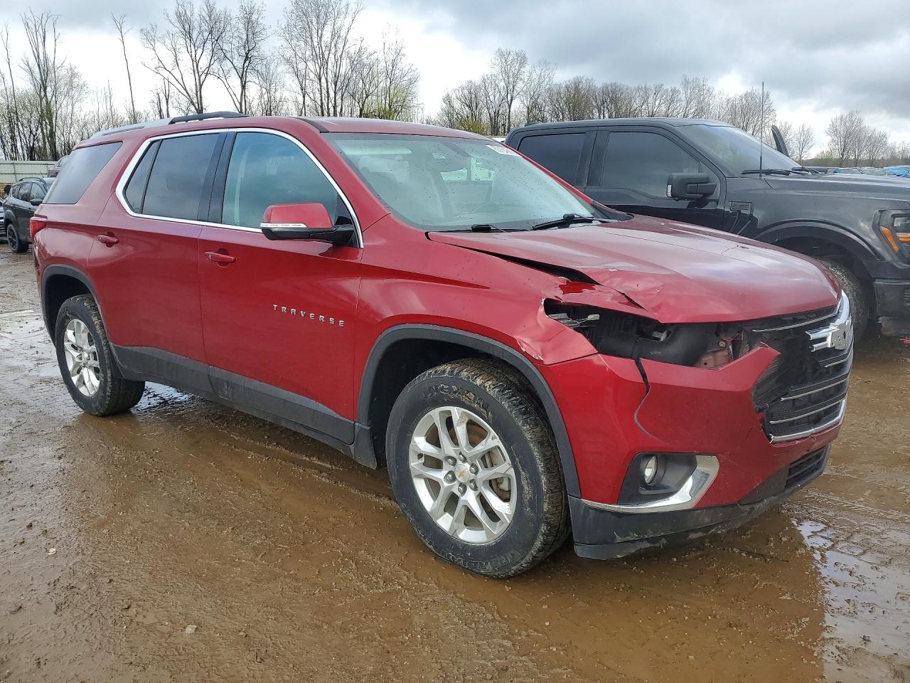 2018 Chevrolet Traverse VIN 1GNEVGKW6JJ140588 photo 4