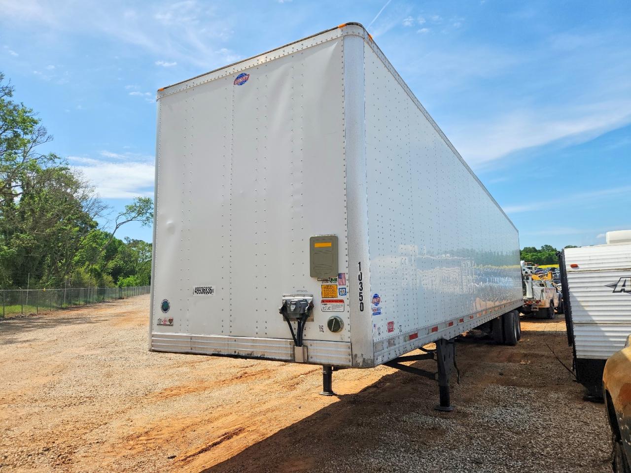 2017 UTILITY All models VIN 1UYVS2539HG846002 photo 2