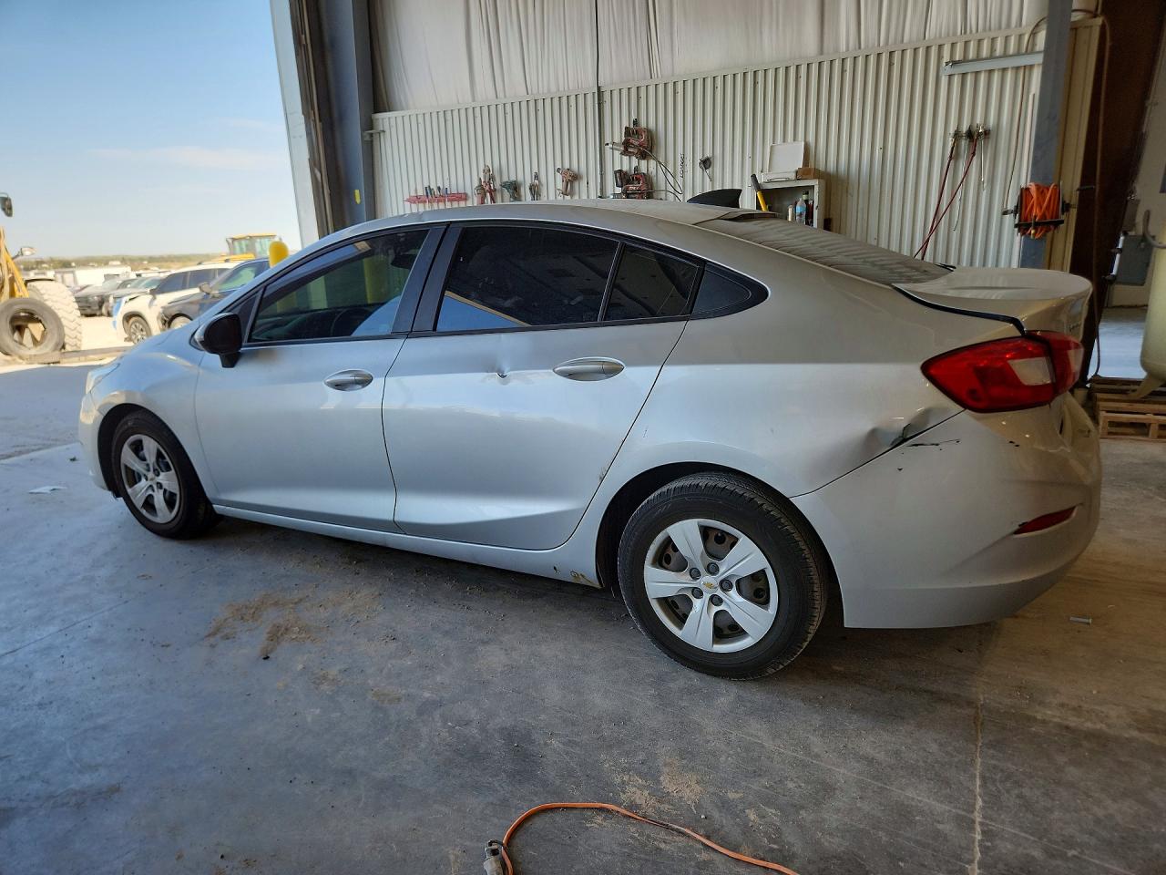 2017 Chevrolet Cruze VIN 1G1BC5SM8H7271381 photo 2