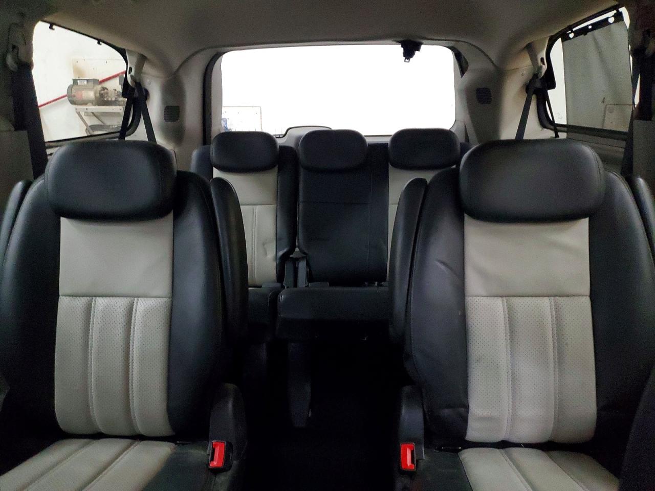 2010 Chrysler Minivan VIN 2A4RR8DXXAR320947 photo 10
