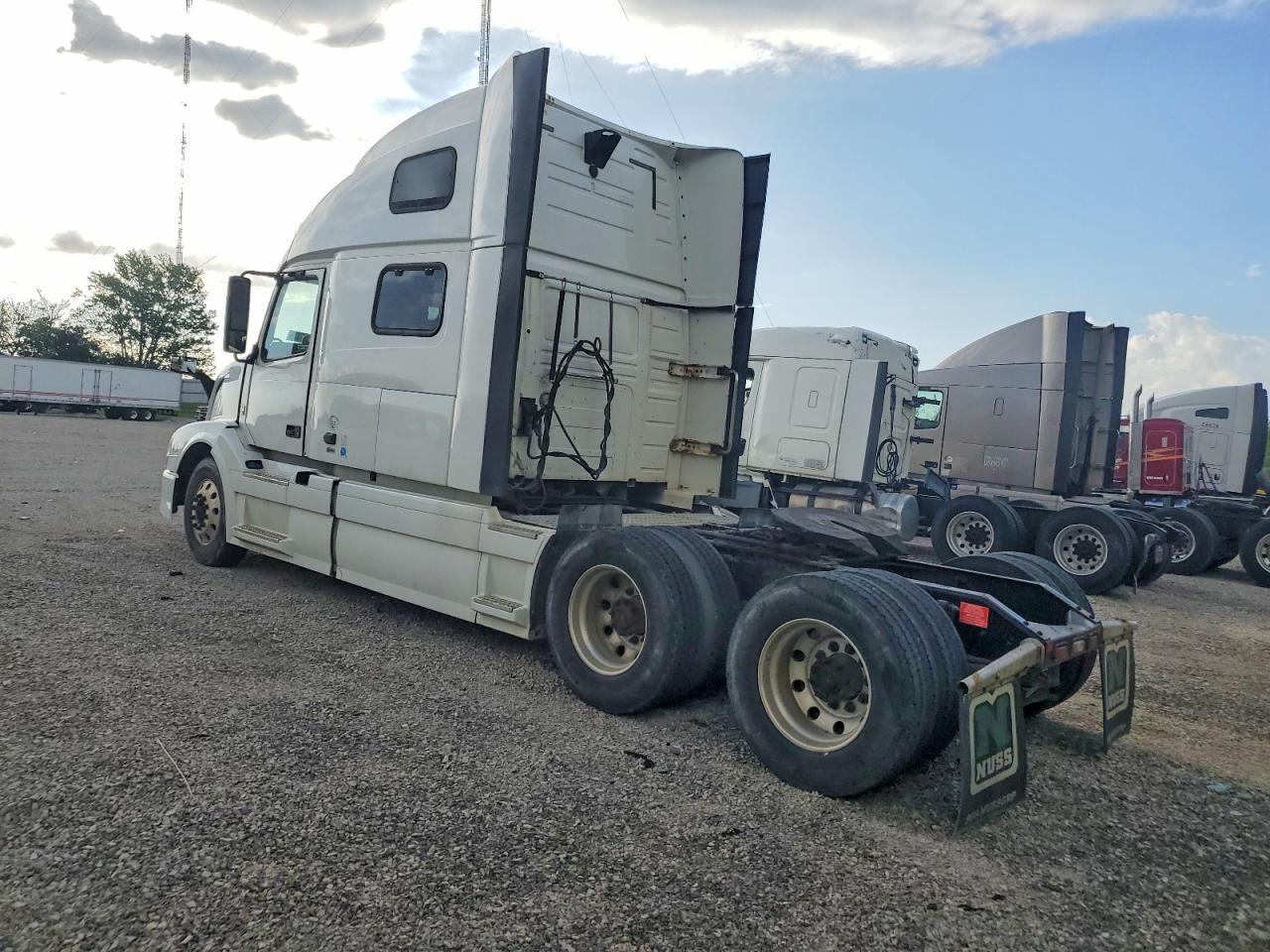 2018 Volvo Vn VIN 4V4NC9EHXJN961245 photo 3