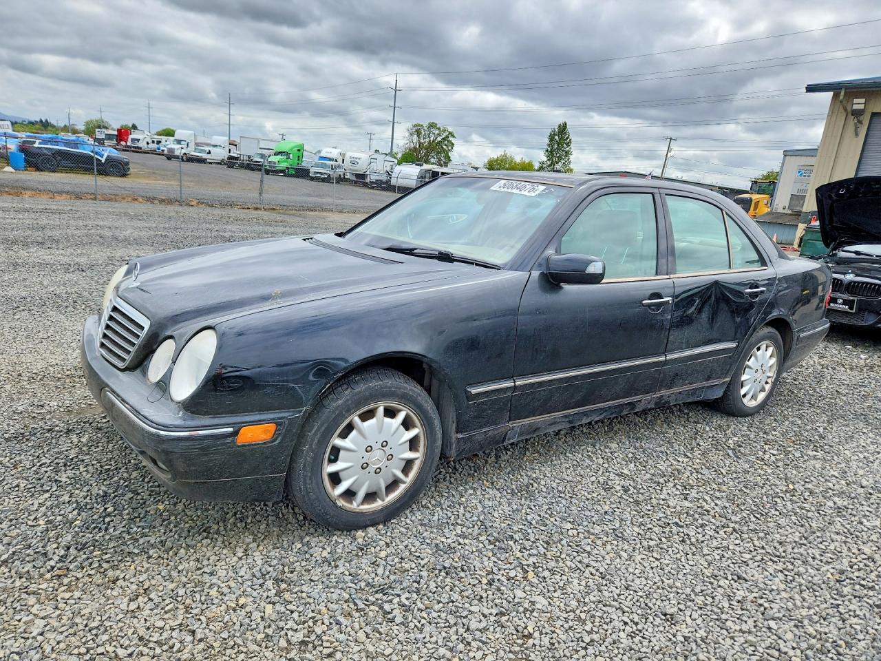2000 Mercedes-Benz E-class VIN WDBJF82J3YX039044 photo 1