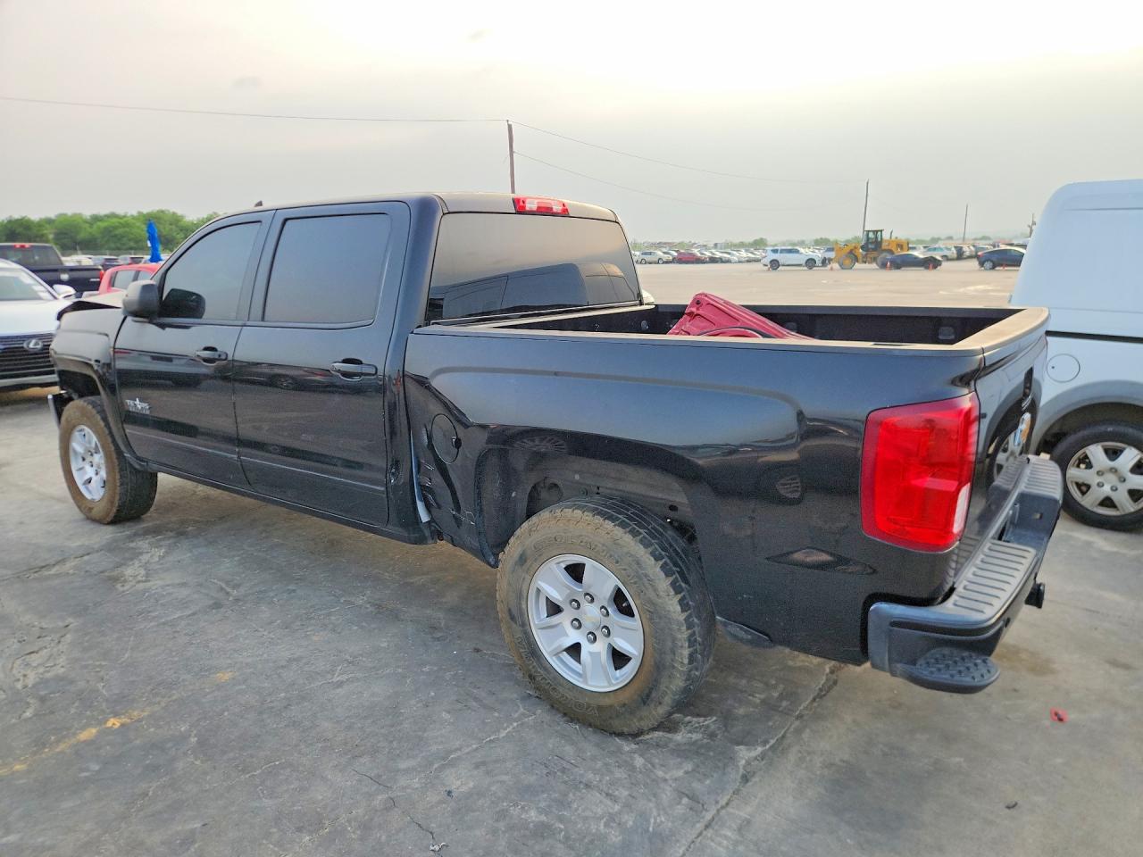 2018 Chevrolet All models VIN 3GCPCREC5JG313135 photo 2