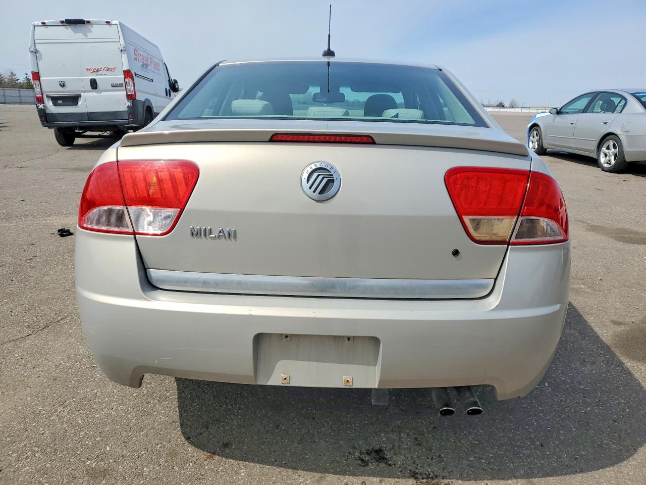 2010 Mercury Milan VIN 3MEHM0HA2AR637668 photo 6
