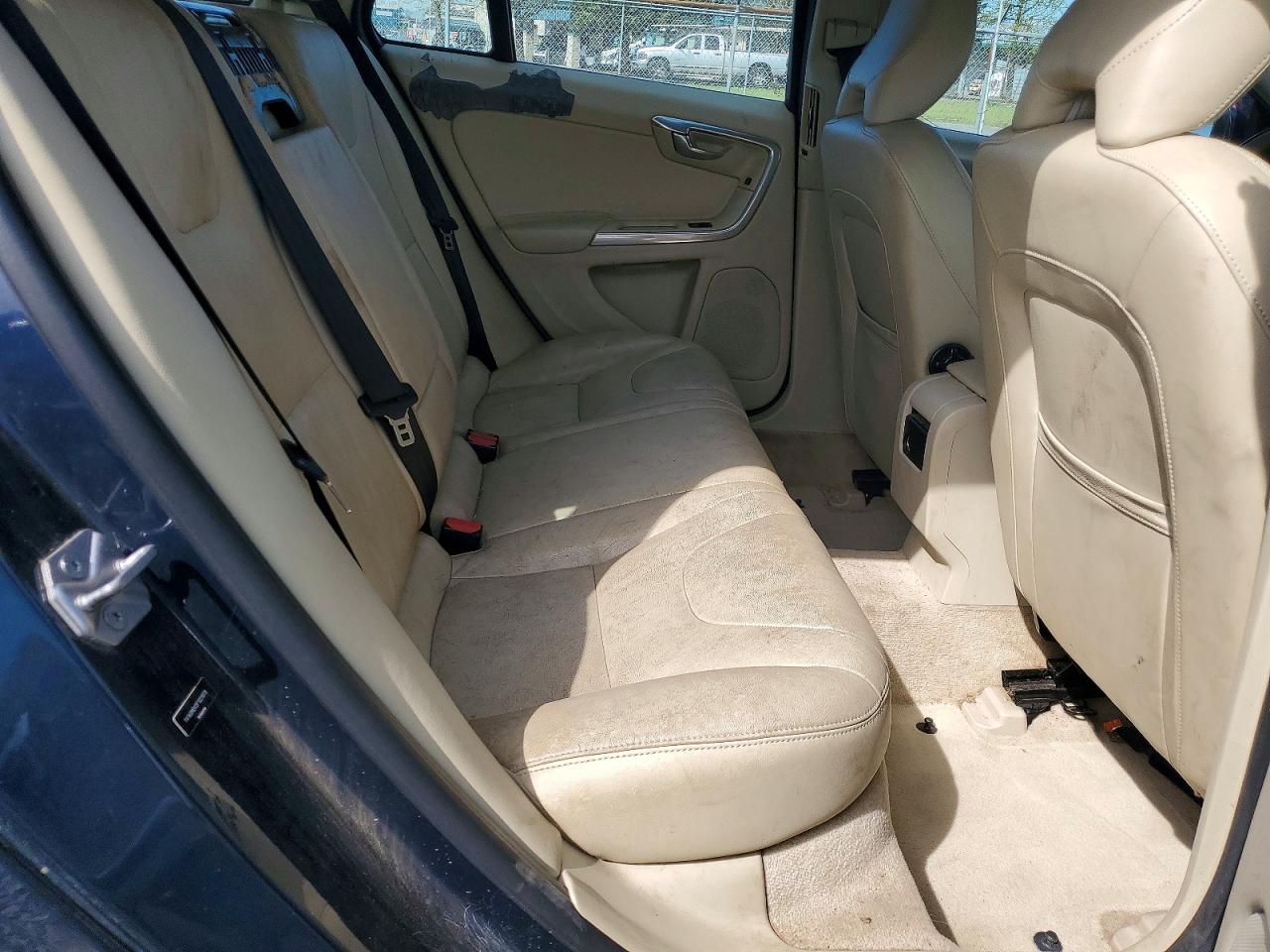 2015 Volvo V60 VIN YV140MEK5F1221979 photo 11