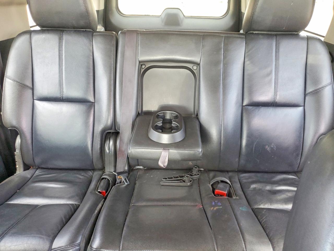 2013 Chevrolet Suburban VIN 1GNSKJE76DR129562 photo 10