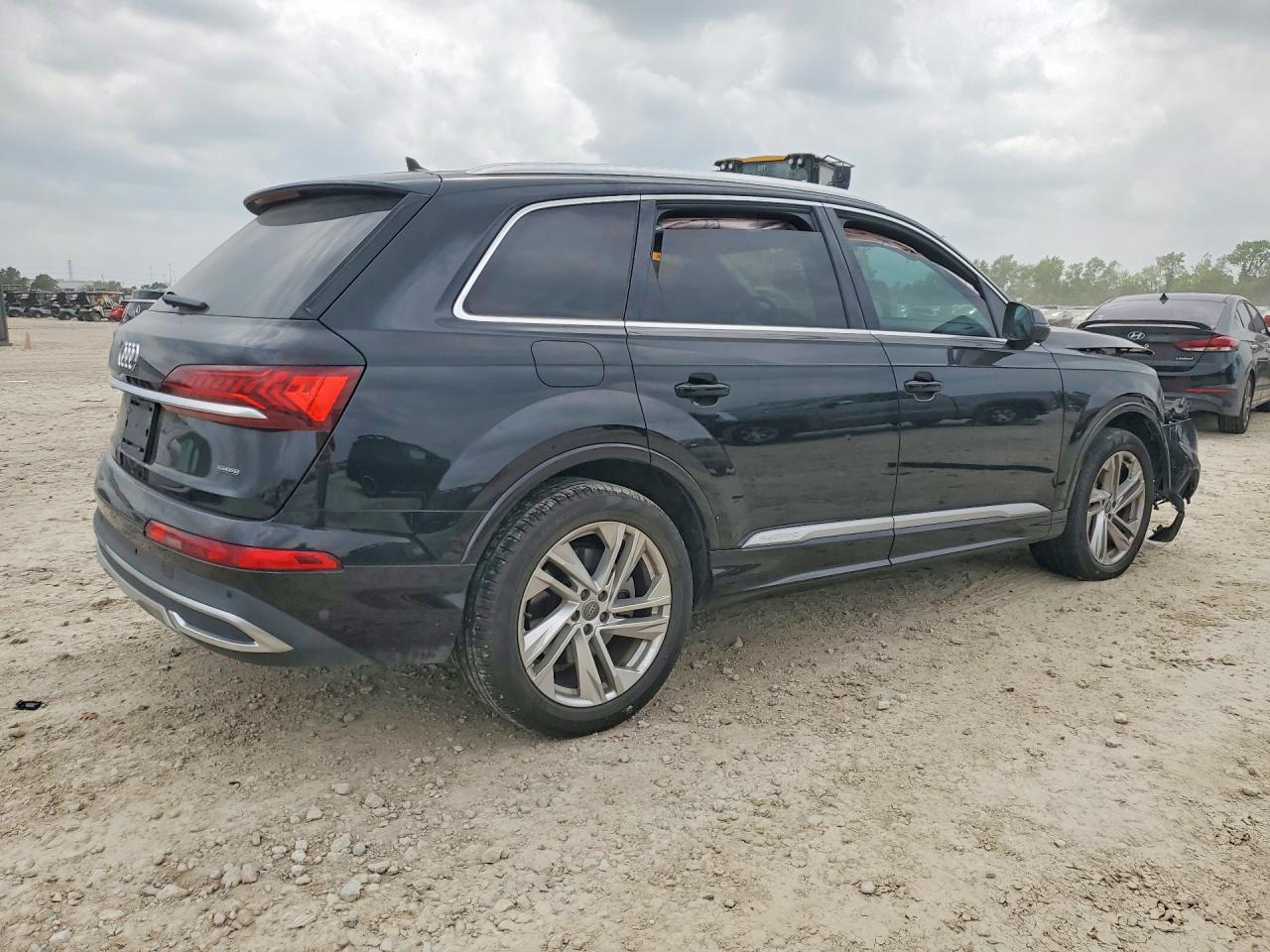 2020 Audi Q7 VIN WA1LXAF79LD002663 photo 3
