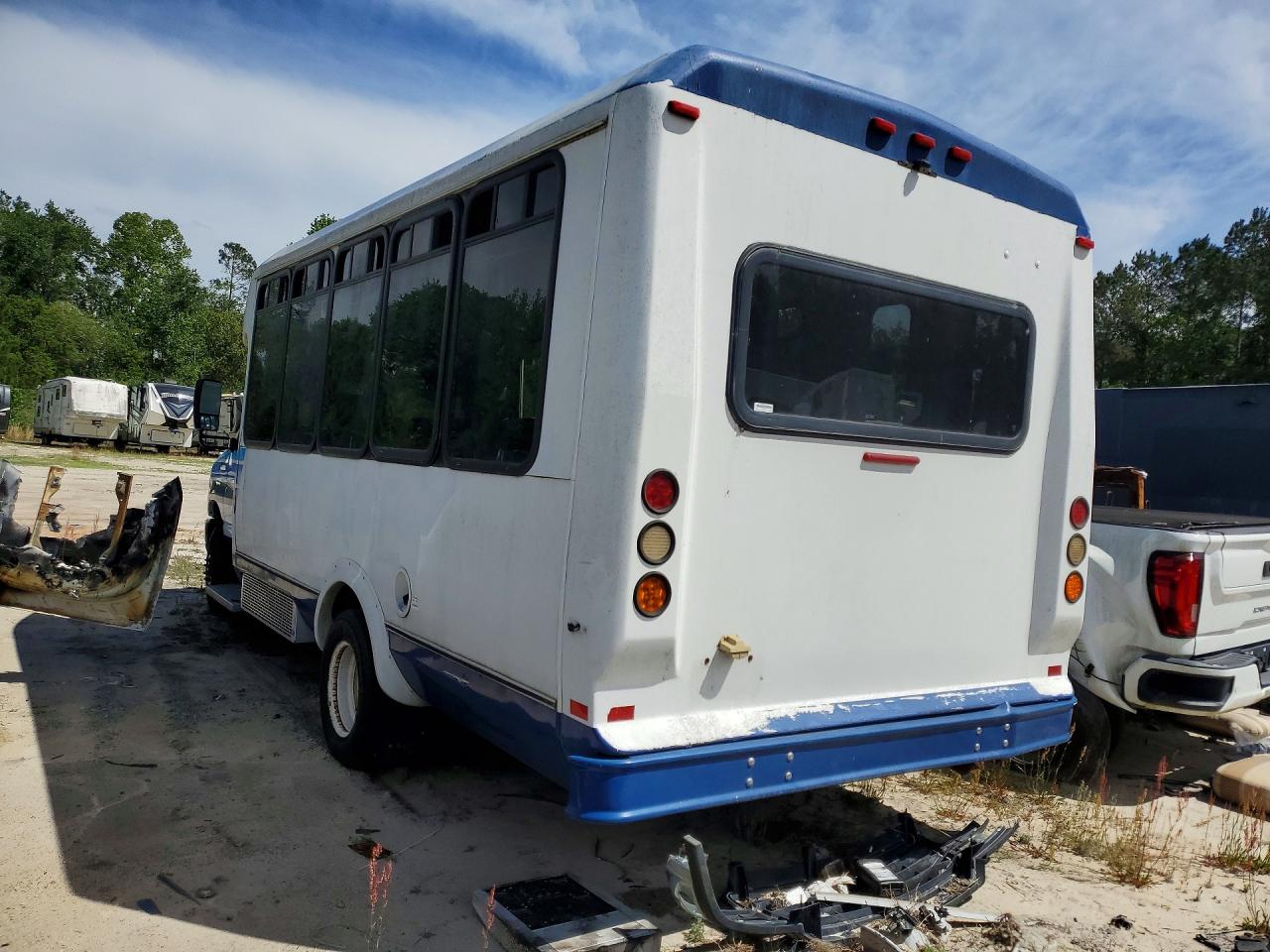 2015 Ford Econoline VIN 1FDFE4FS7FDA19752 photo 2