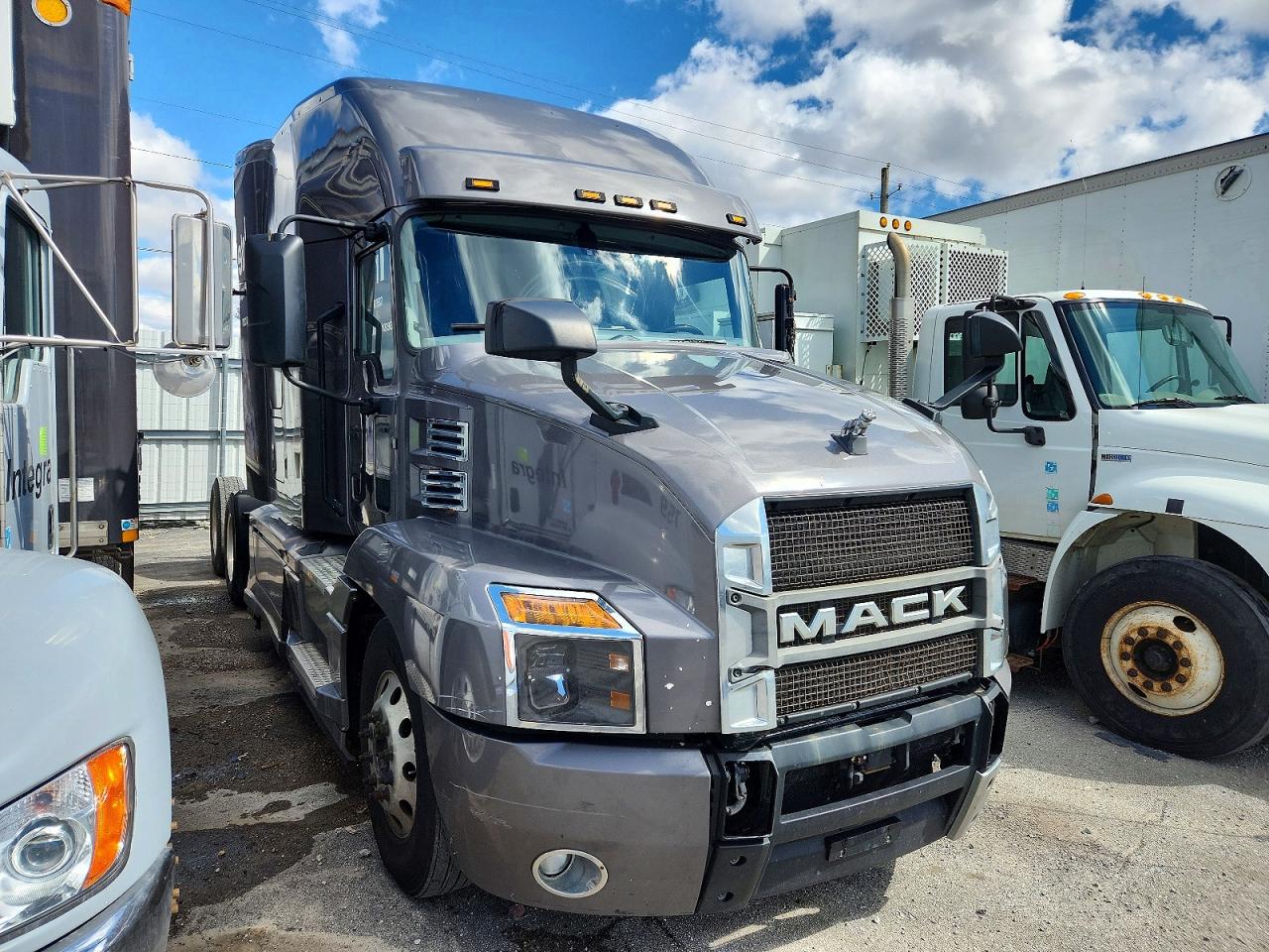 2018 MACK All other VIN 1M1AN4GY1JM001094 photo 1