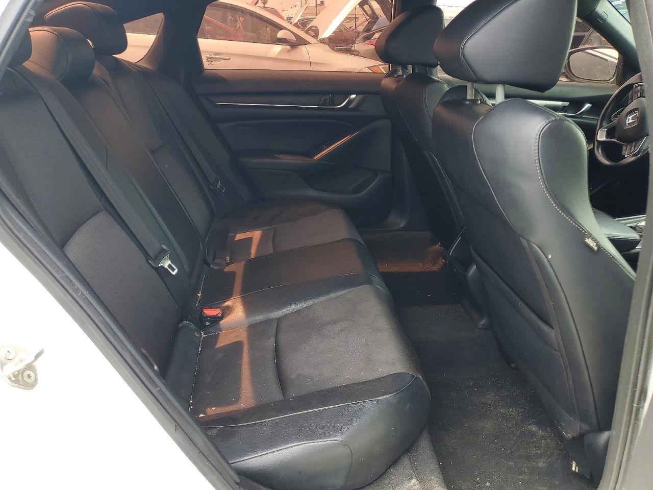 2018 Honda Accord VIN 1HGCV1F31JA147883 photo 10