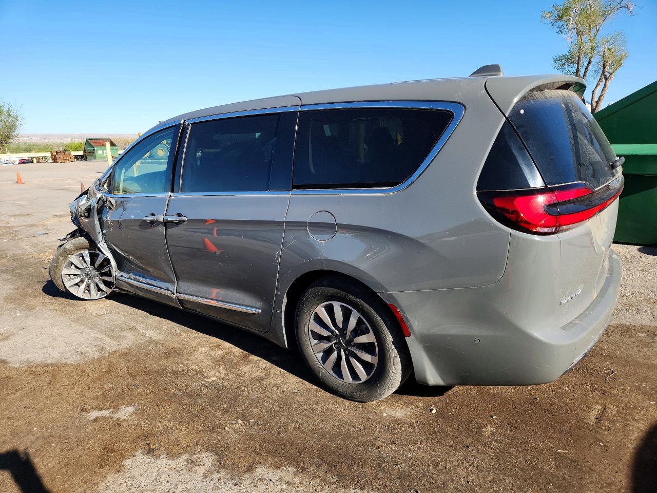 2022 Chrysler Pacifica VIN 2C4RC1S76NR161058 photo 2
