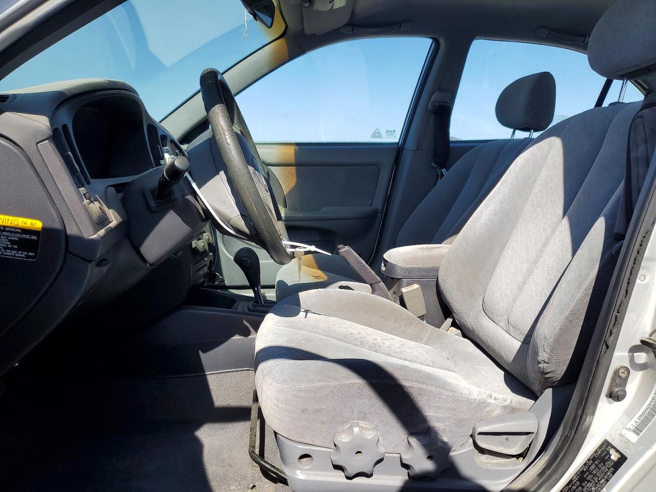 2004 Hyundai Elantra VIN KMHDN46D64U819609 photo 7