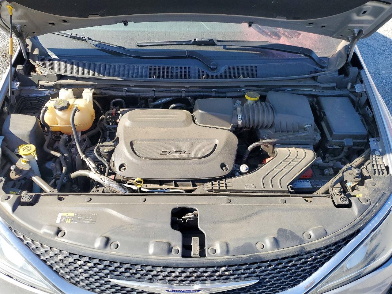 2019 Chrysler Pacifica VIN 2C4RC1GG2KR730959 photo 12