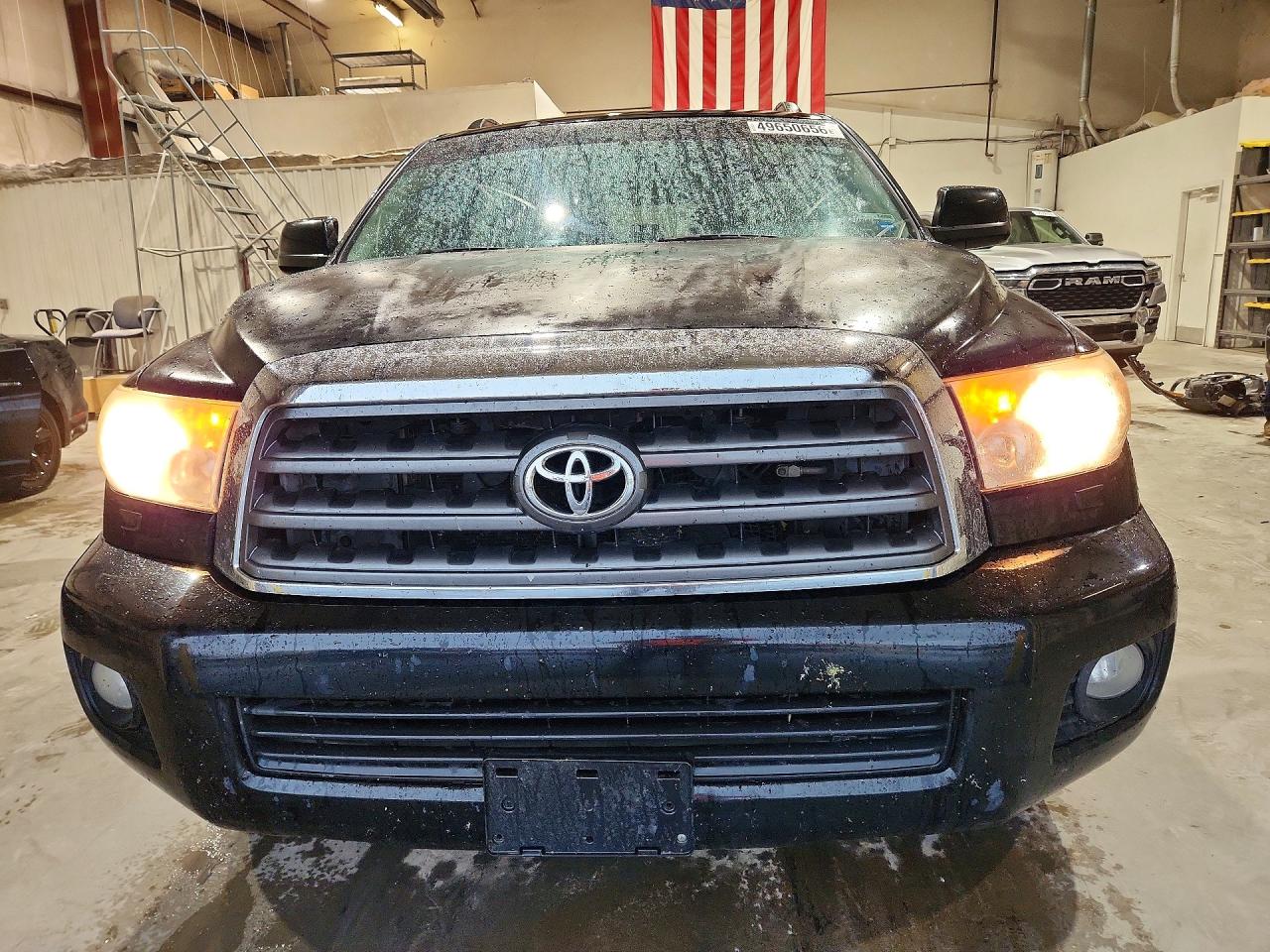 2013 Toyota Sequoia VIN 5TDBW5G1XDS076749 photo 5