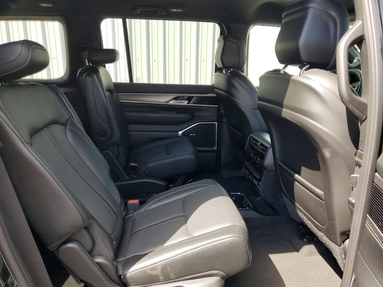 2025 Jeep Wagoneer VIN 1C4SJVBP7SS526579 photo 11