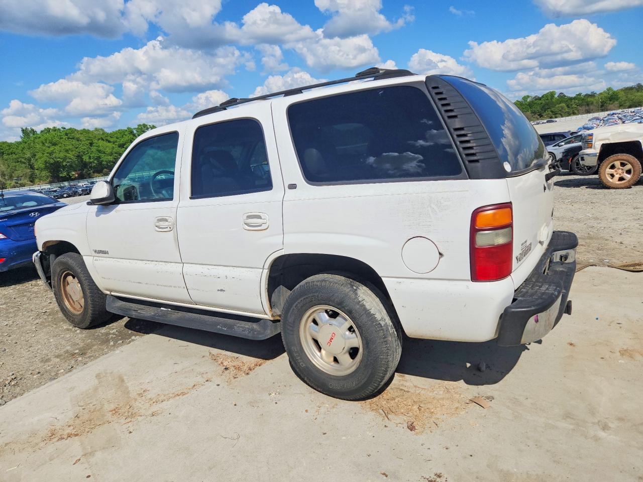2002 GMC Yukon VIN 1GKEC13Z72R188418 photo 2