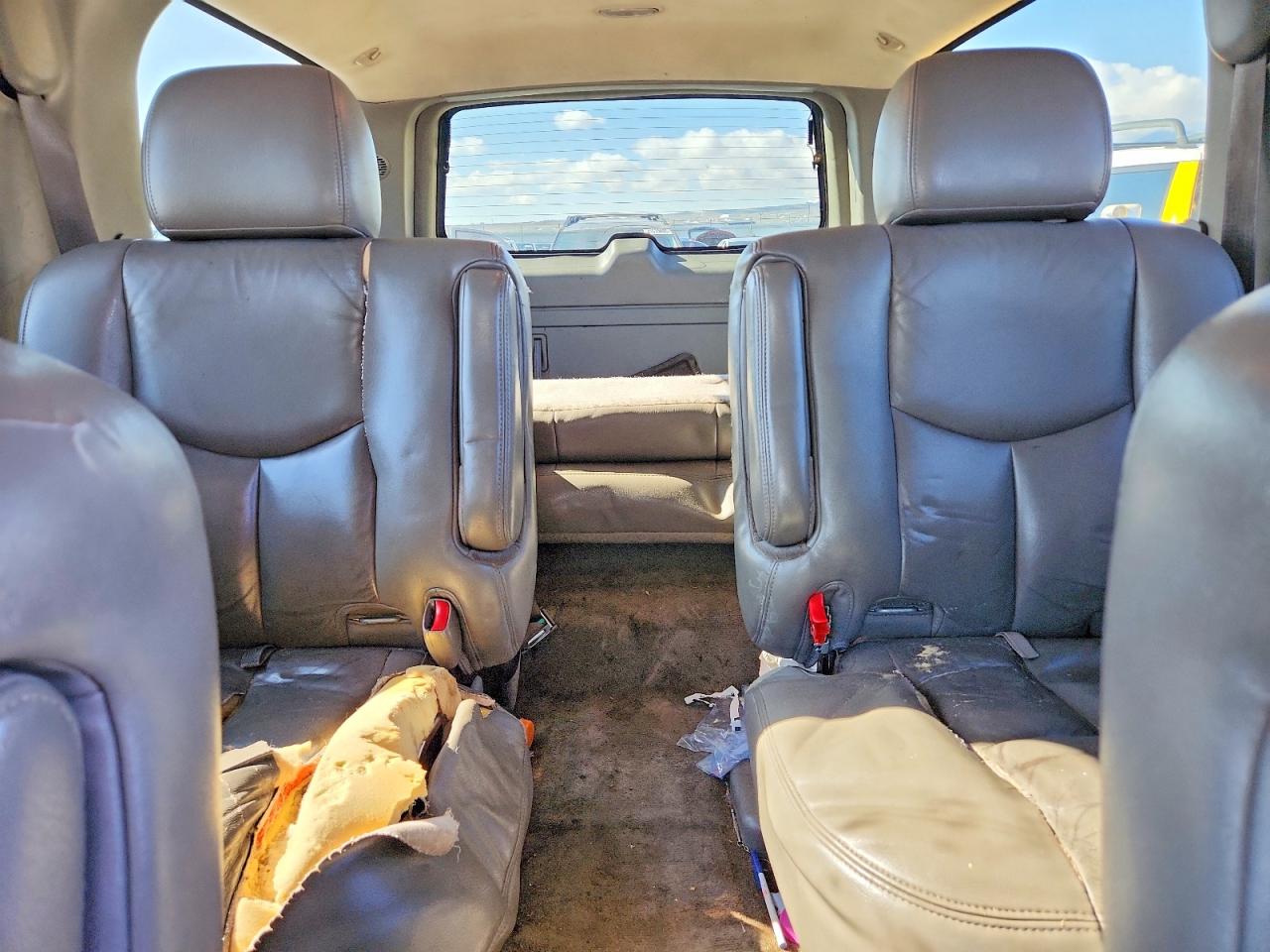 2005 Chevrolet Suburban VIN 3GNFK16ZX5G129003 photo 10