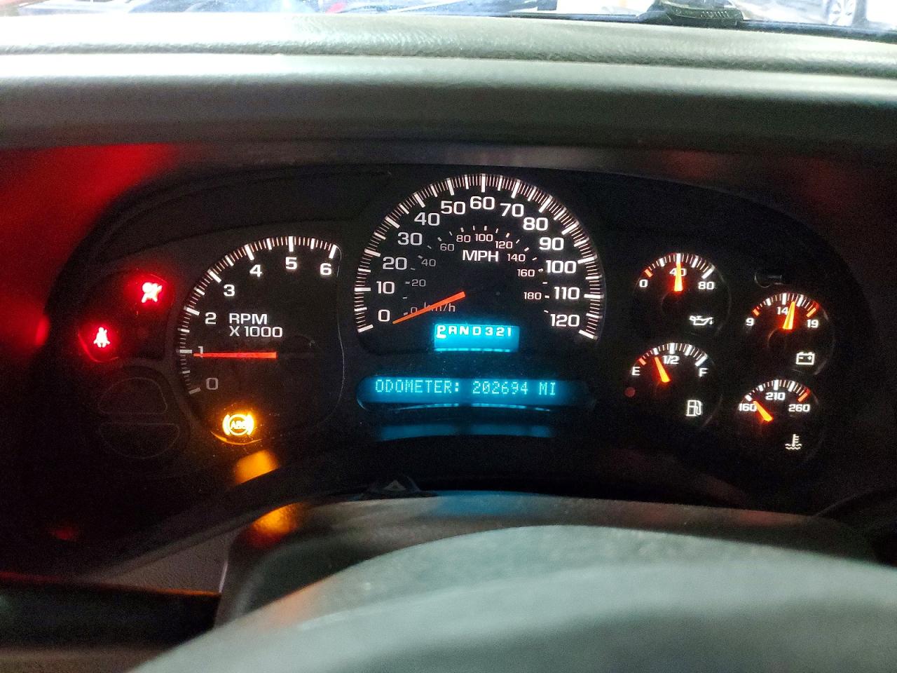 2004 Chevrolet Suburban VIN 3GNFK16Z84G233407 photo 9