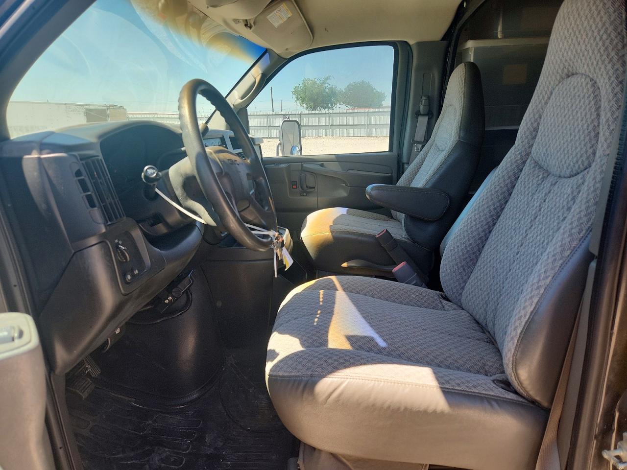 2004 GMC Savana VIN 1GDJG31U641180843 photo 7