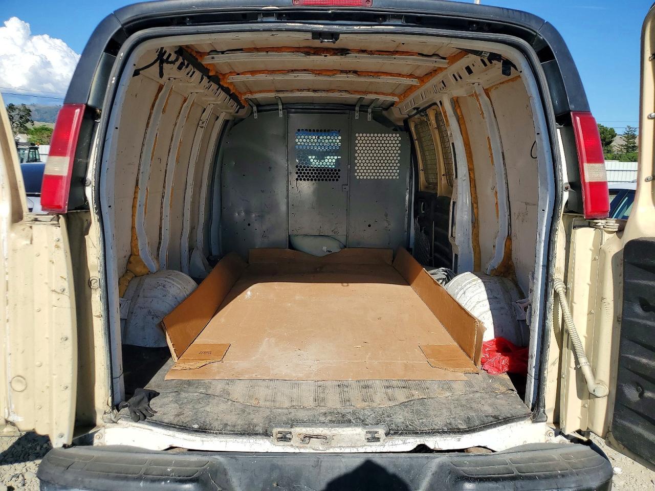 2005 CHEVROLET Express VIN 1GCFG15X551134165 photo 10