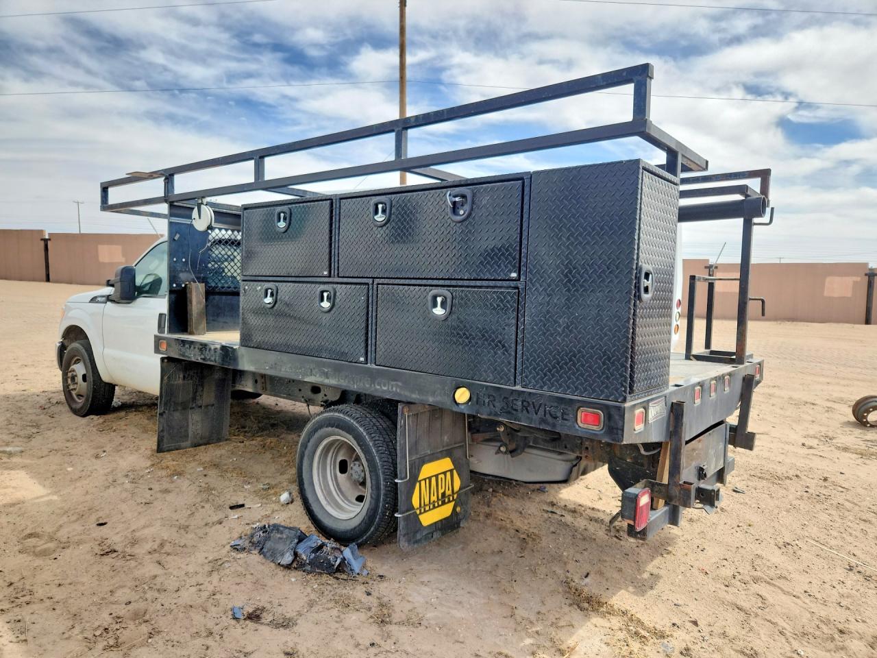 2016 Ford F350 VIN 1FDRF3G62GEB56745 photo 2