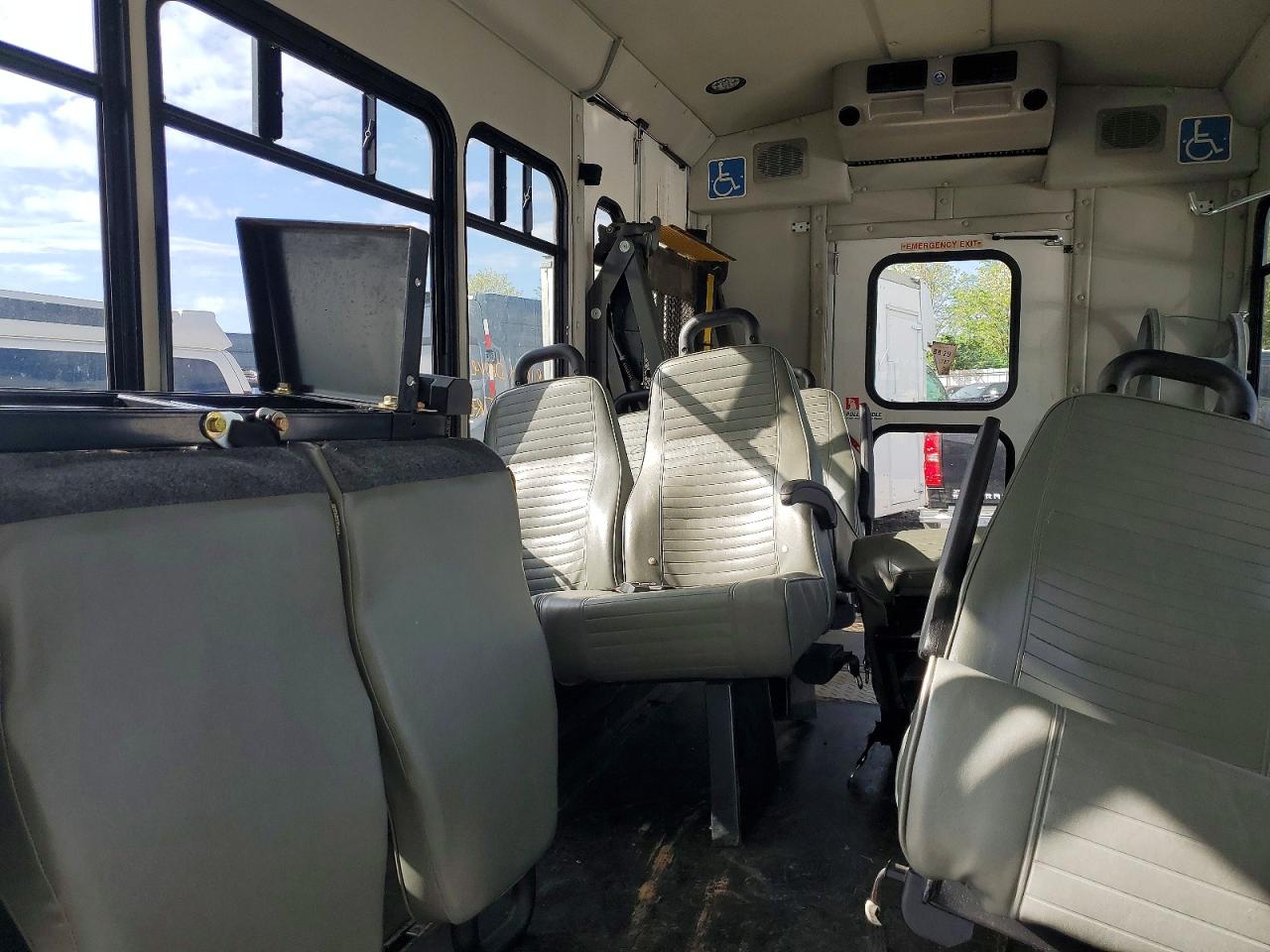 2016 Ford Econoline VIN 1FDEE3FL8GDC03520 photo 6