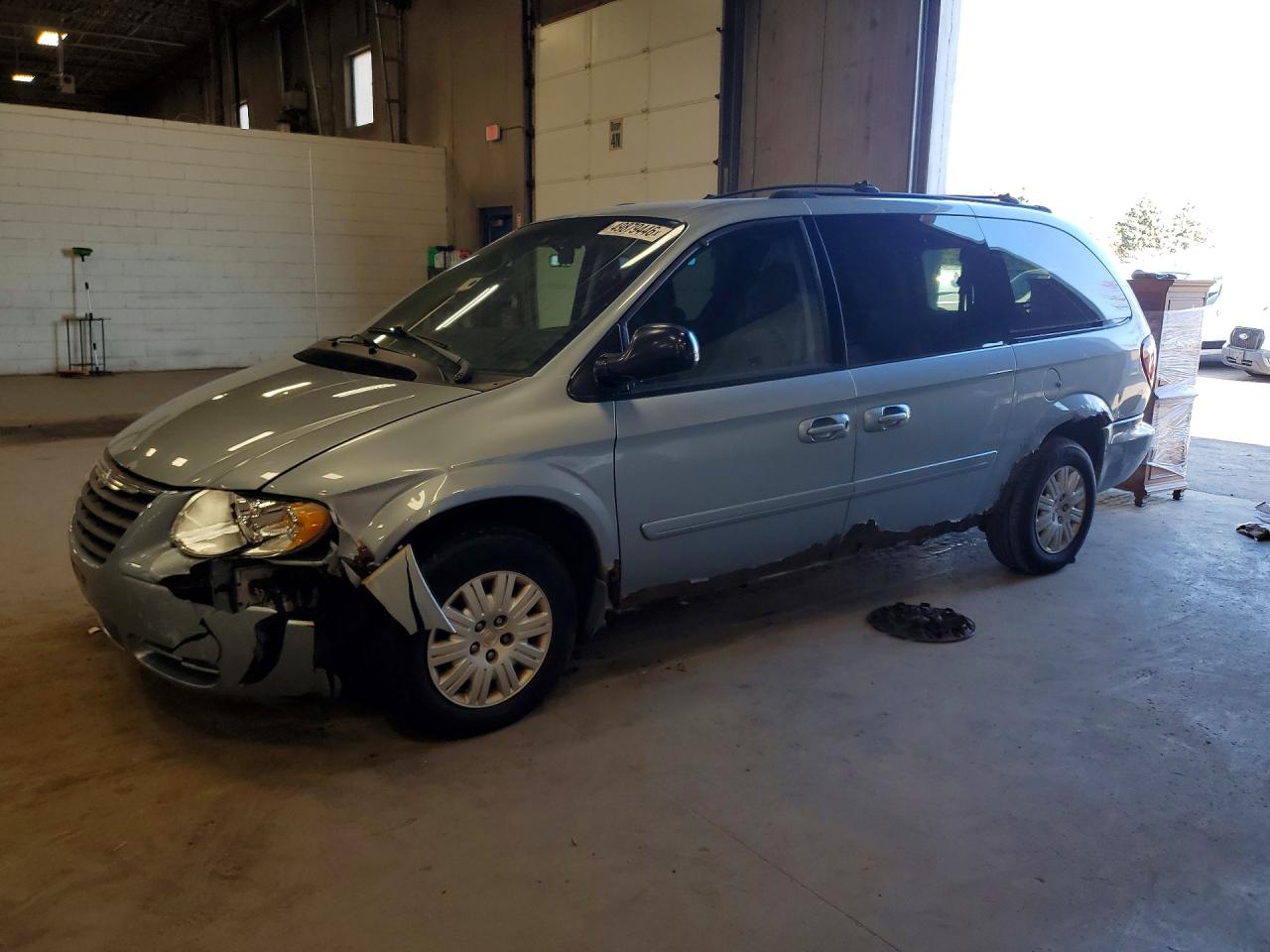 2005 CHRYSLER Minivan VIN 2C4GP44R45R199397 photo 1