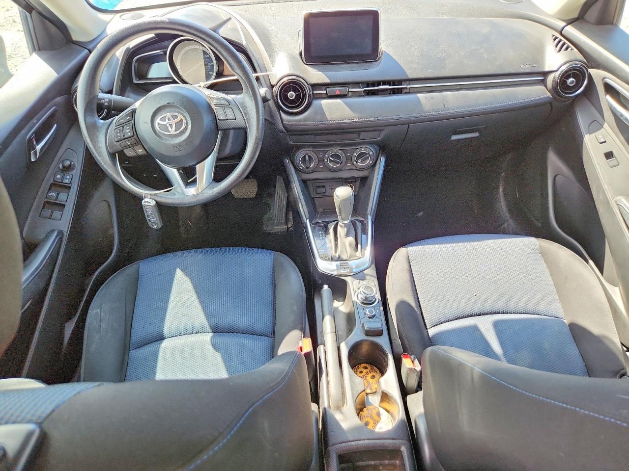 2017 Toyota Yaris VIN 3MYDLBYV1HY185392 photo 8