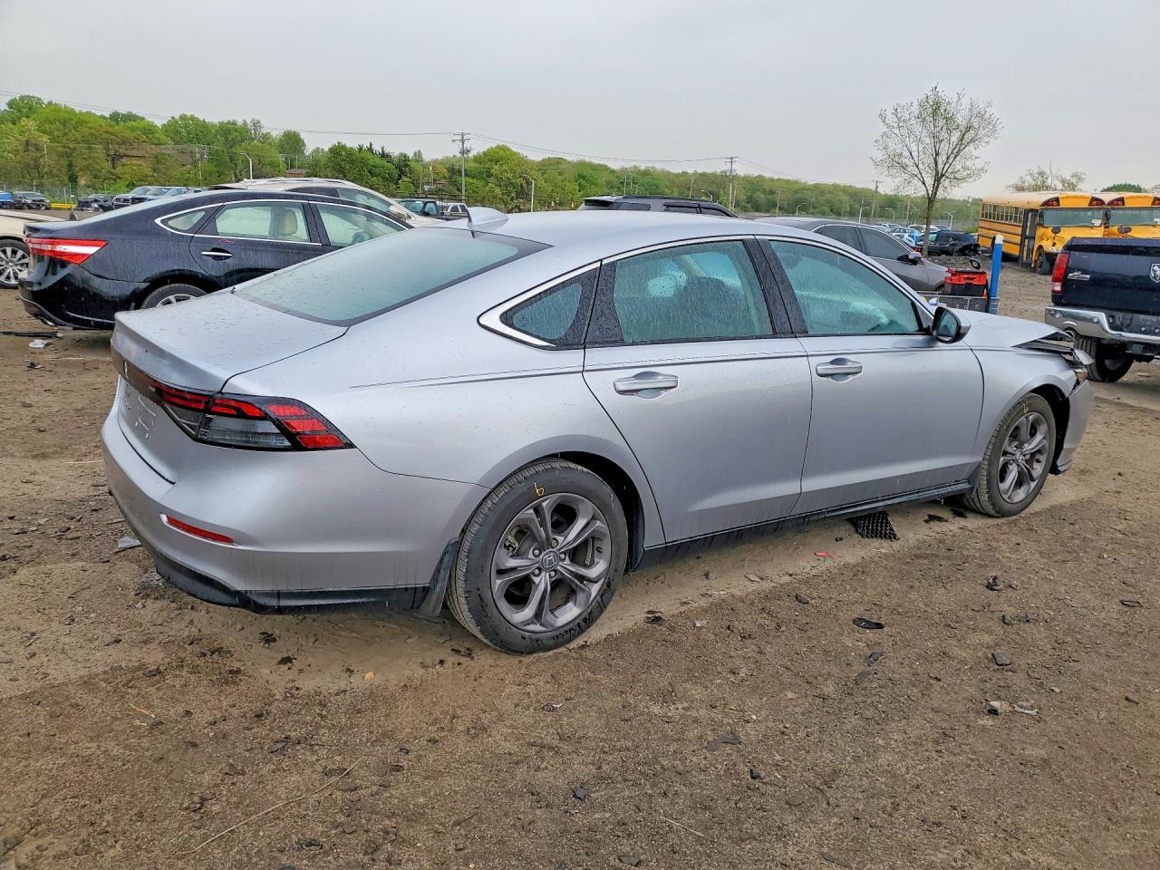 2024 Honda Accord VIN 1HGCY1F39RA028109 photo 3