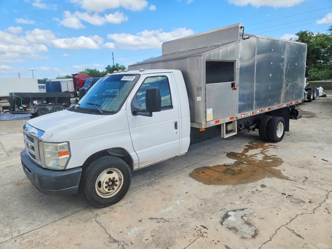 2011 Ford Econoline VIN 1FDXE4FS8BDA96693 photo 1