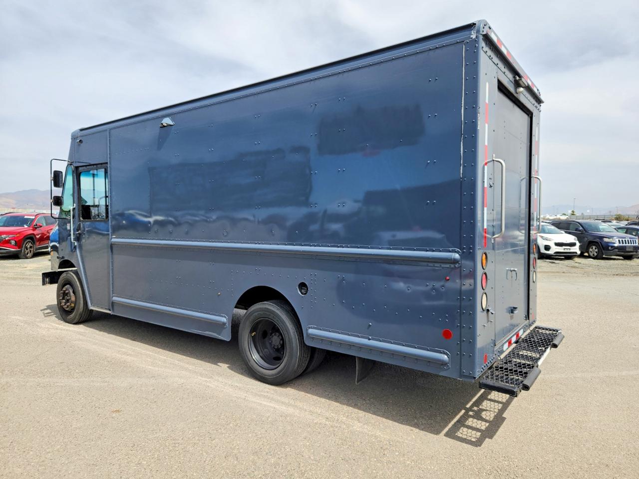 2020 FREIGHTLINER All other VIN 4UZAC2EAXLCLZ7160 photo 2