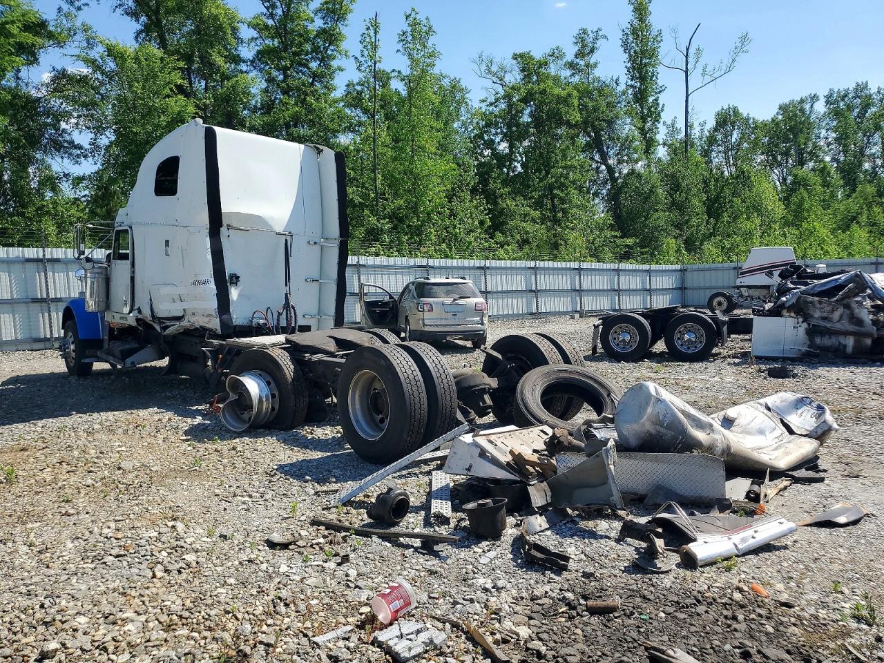 2005 FREIGHTLINER All other VIN 1FUJAPAV15DU99016 photo 3