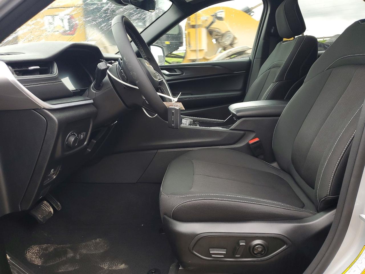 2025 Jeep Cherokee VIN 1C4RJHAG9SC308803 photo 7