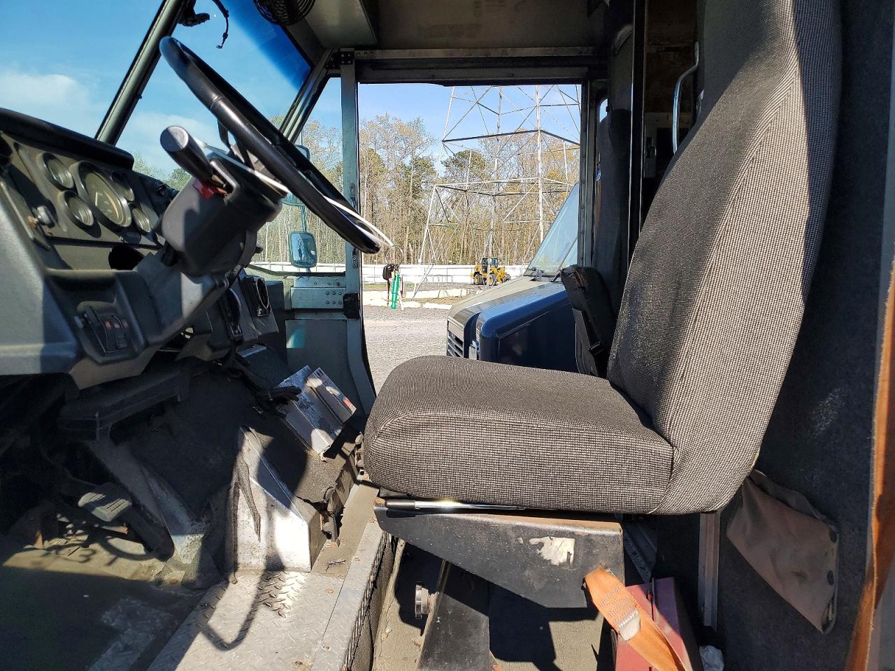 1999 FREIGHTLINER All models VIN 4UZA5FFC0XCB81957 photo 7