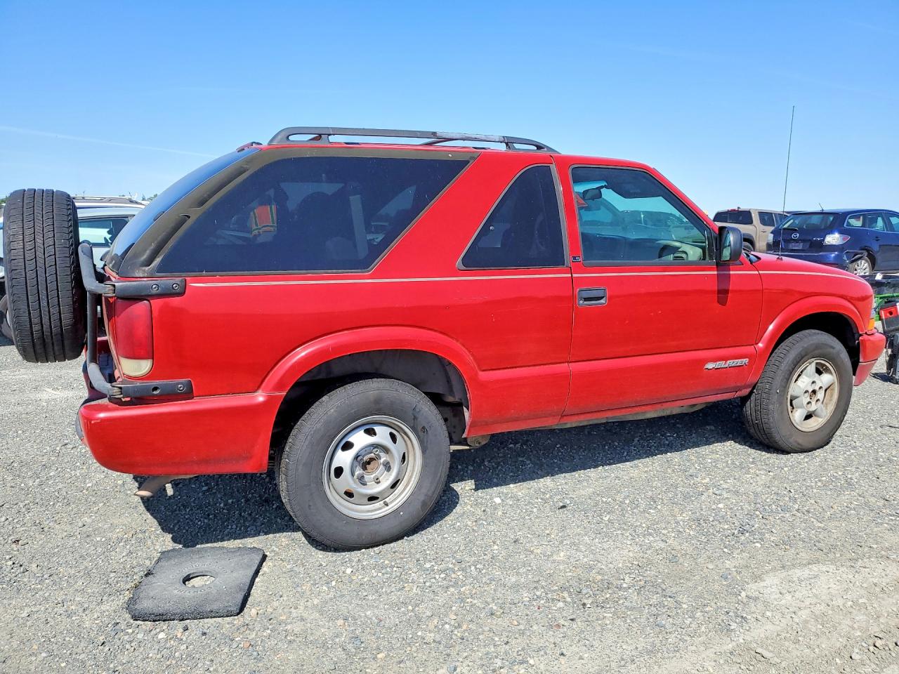 2000 CHEV Blazer VIN 1GNCT18W7YK166591 photo 3