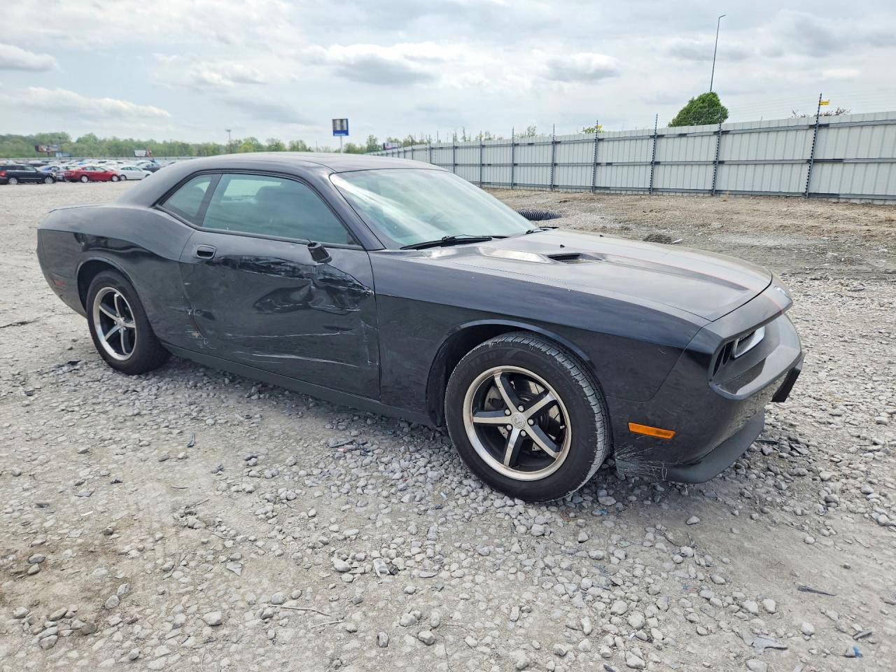 2010 Dodge Challenger VIN 2B3CJ4DV2AH175095 photo 4
