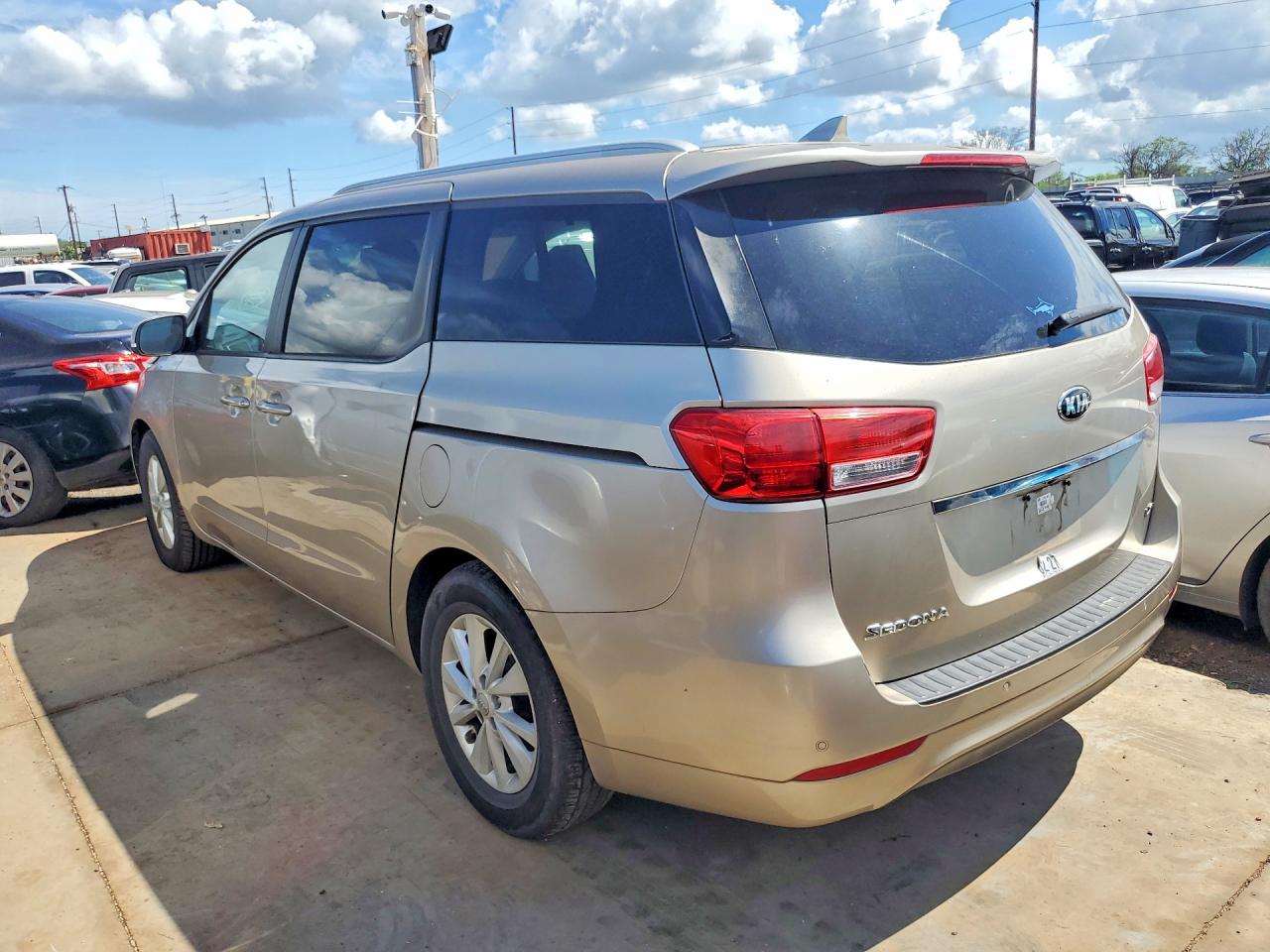 2016 KIA All models VIN KNDMB5C16G6121538 photo 2