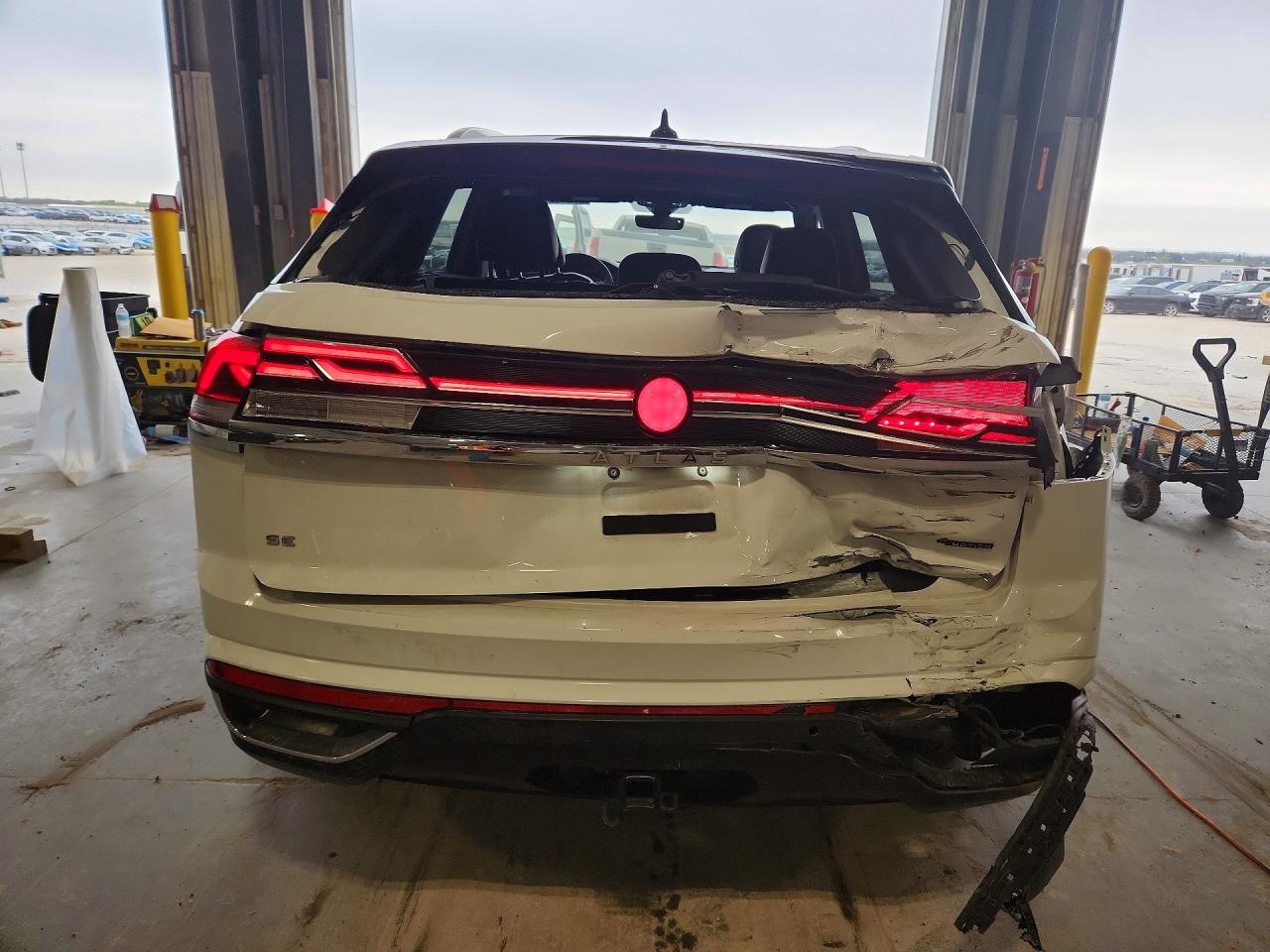 2024 Volkswagen Atlas VIN 1V2KE2CA2RC253180 photo 6